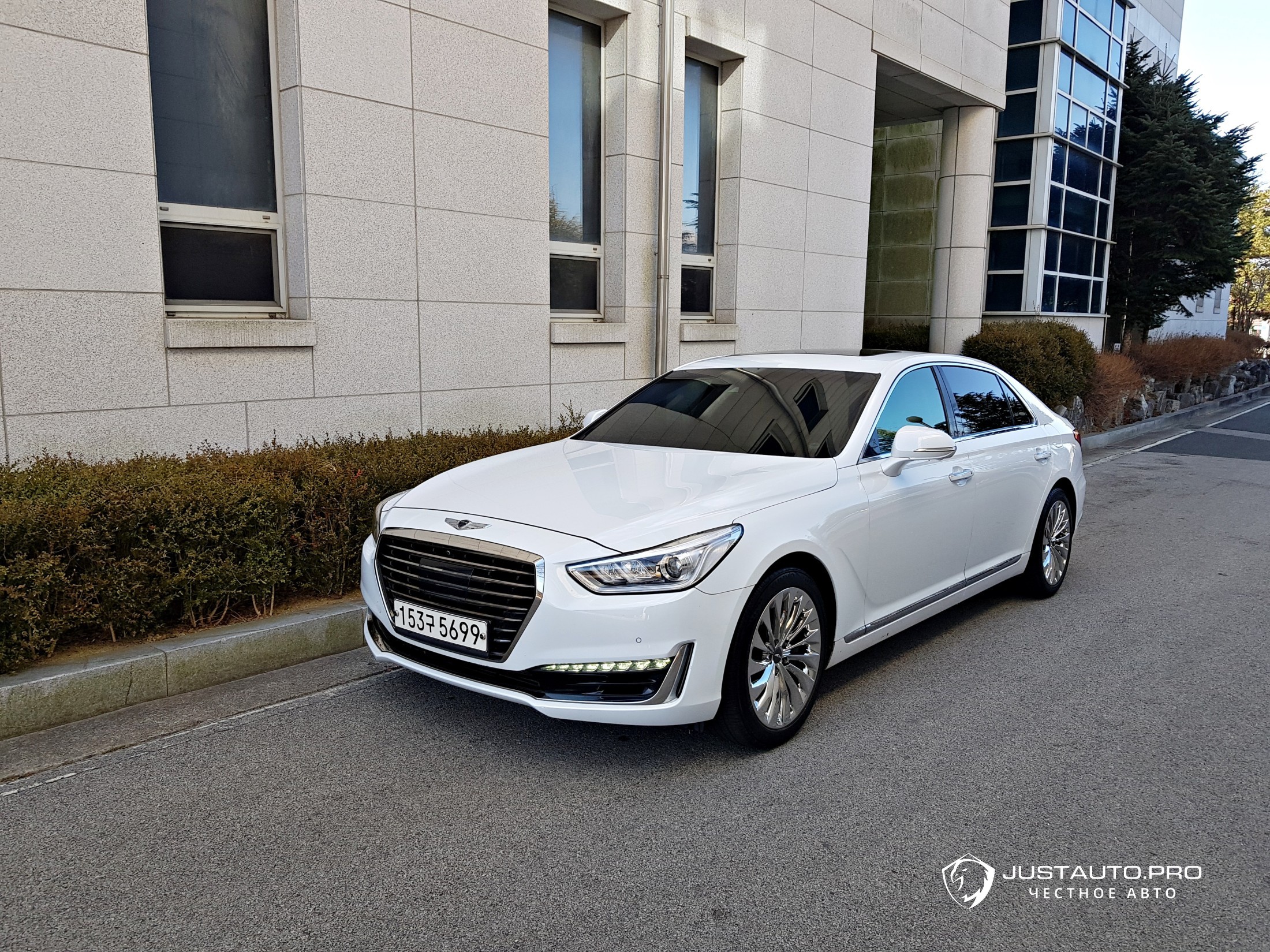 Автомобиль Genesis EQ900