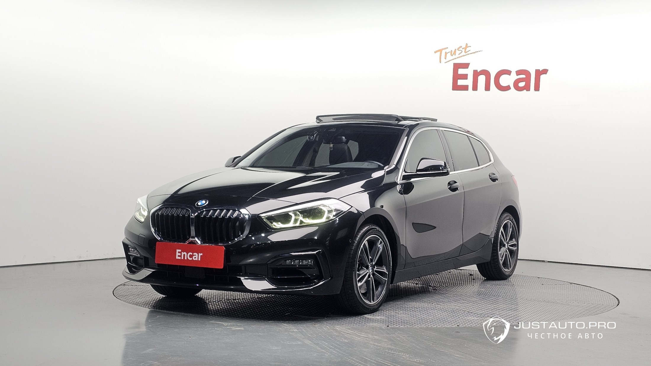 Автомобиль BMW 1-Series