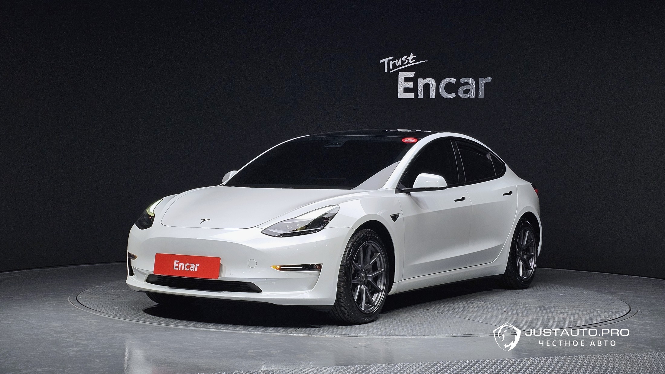 Автомобиль Tesla Model 3