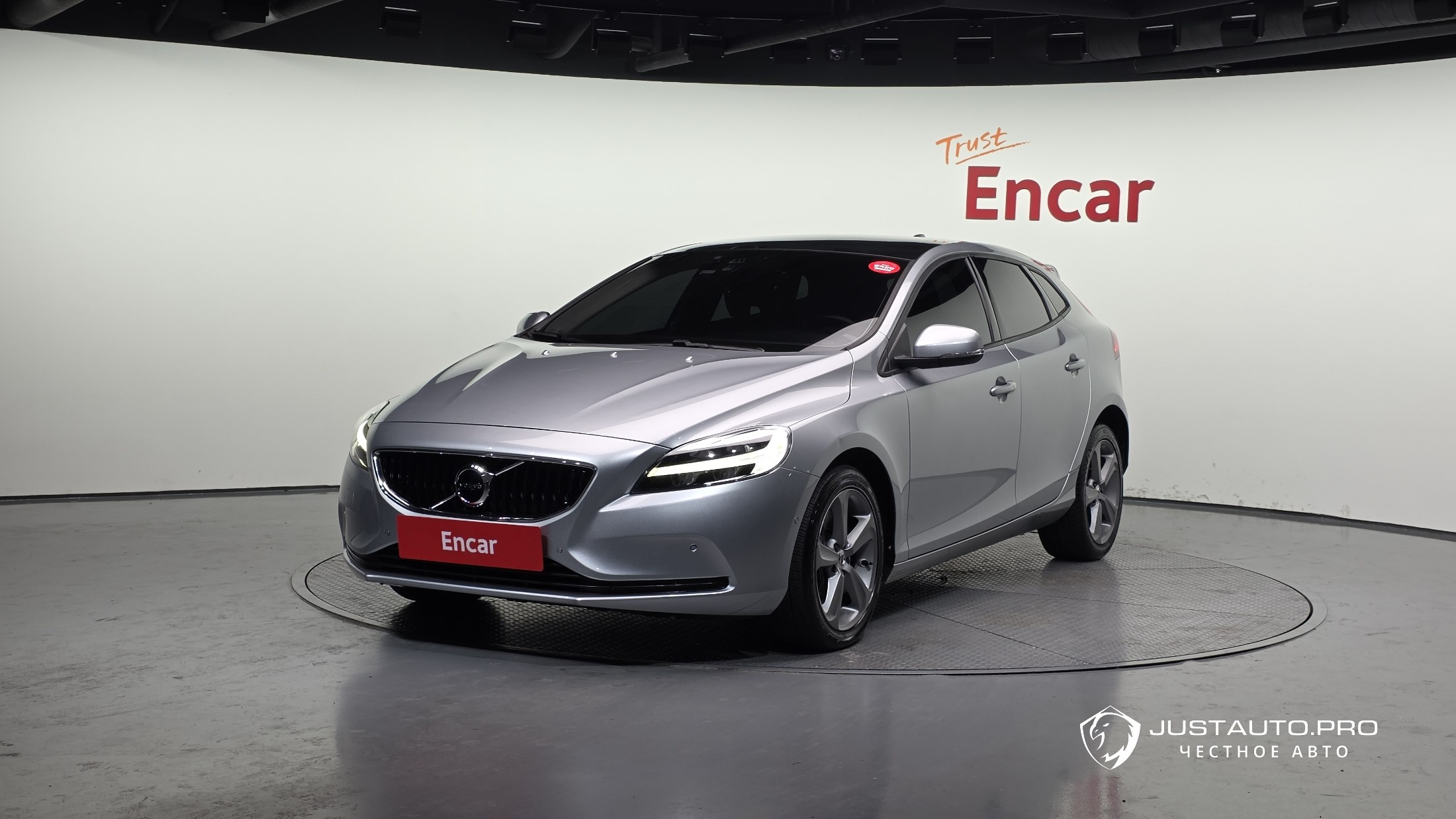 Автомобиль Volvo V40