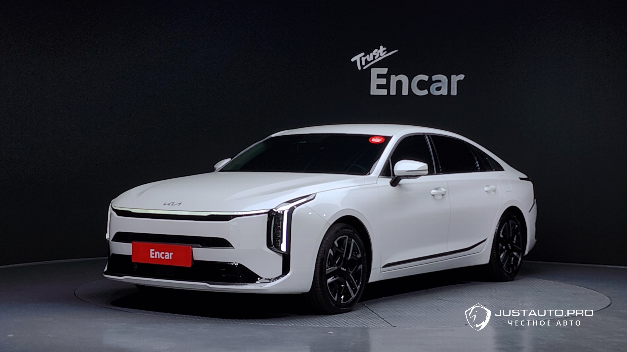 Автомобиль Kia K8