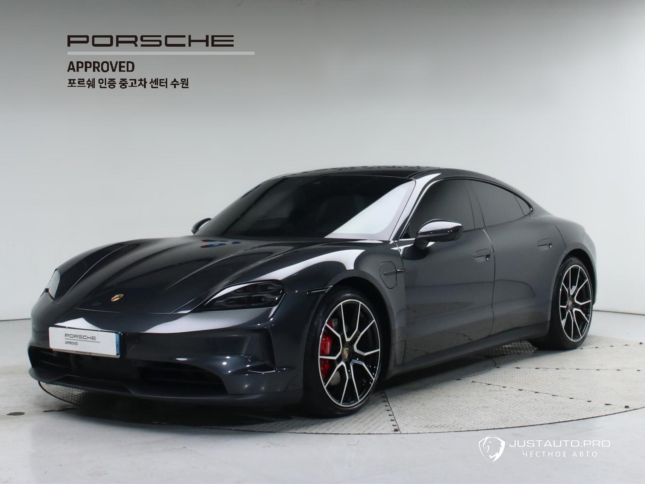 Автомобиль Porsche Taycan