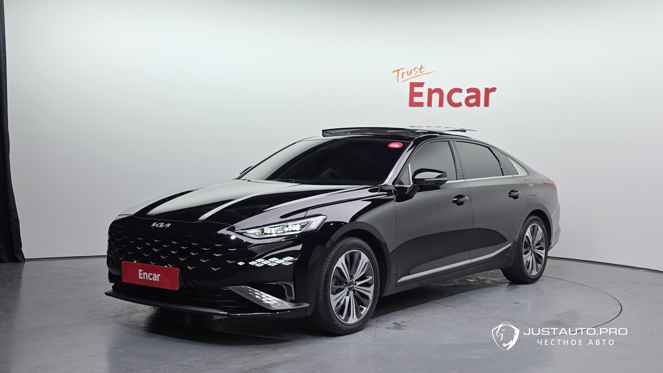 Автомобиль Kia K8