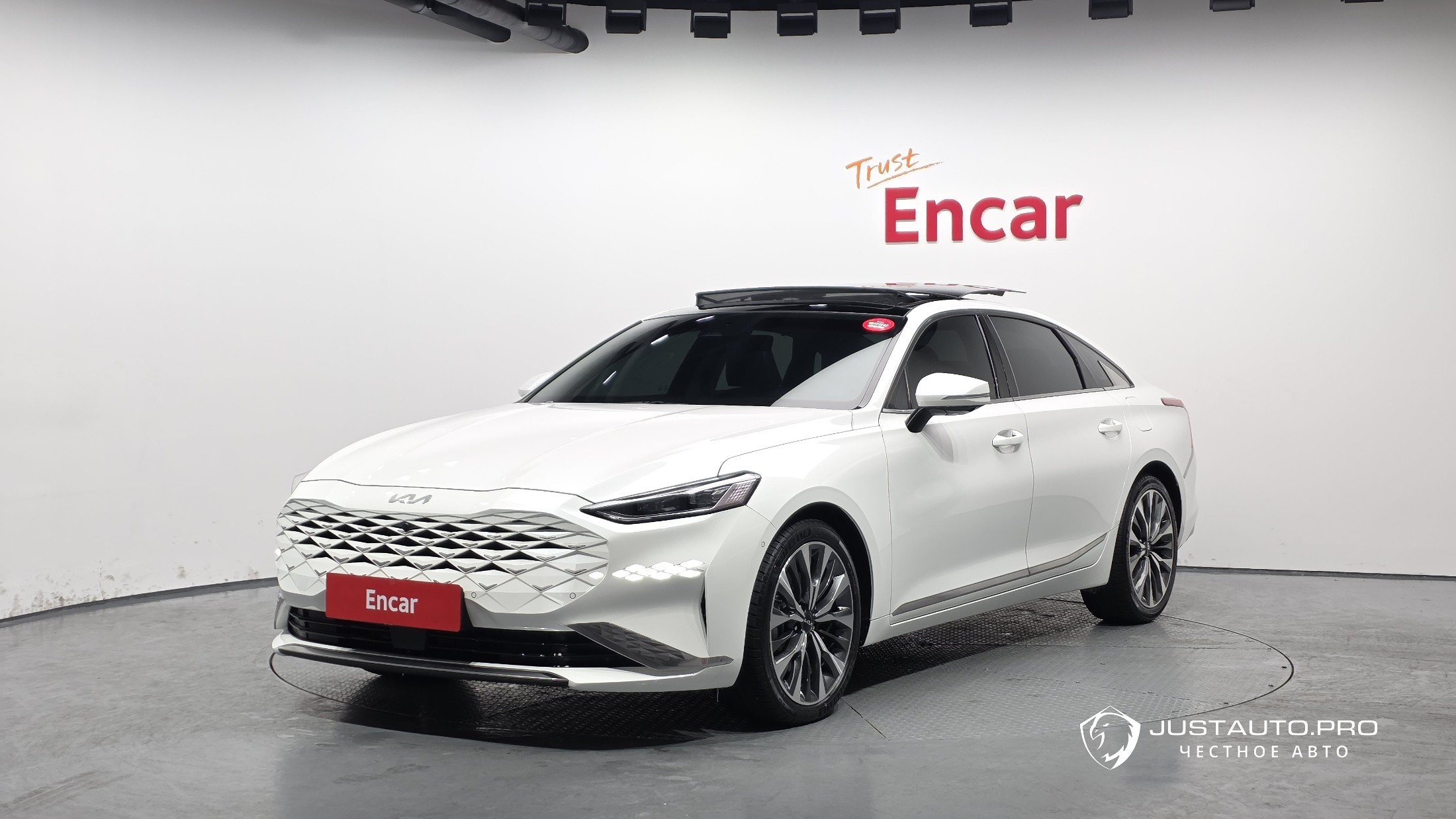 Автомобиль Kia K8