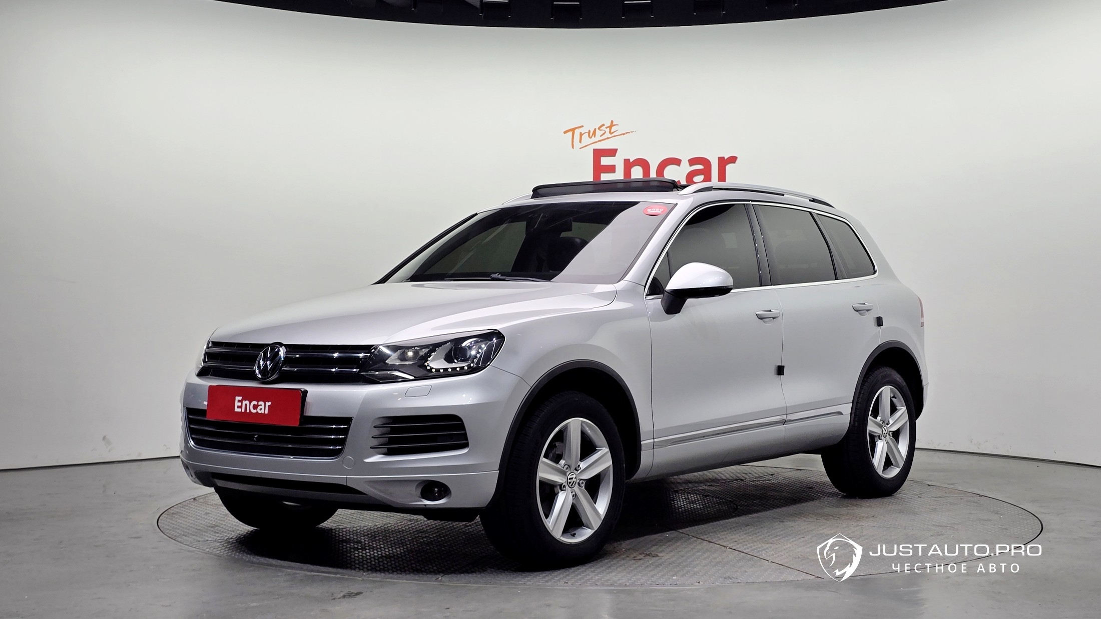 Автомобиль Volkswagen Touareg