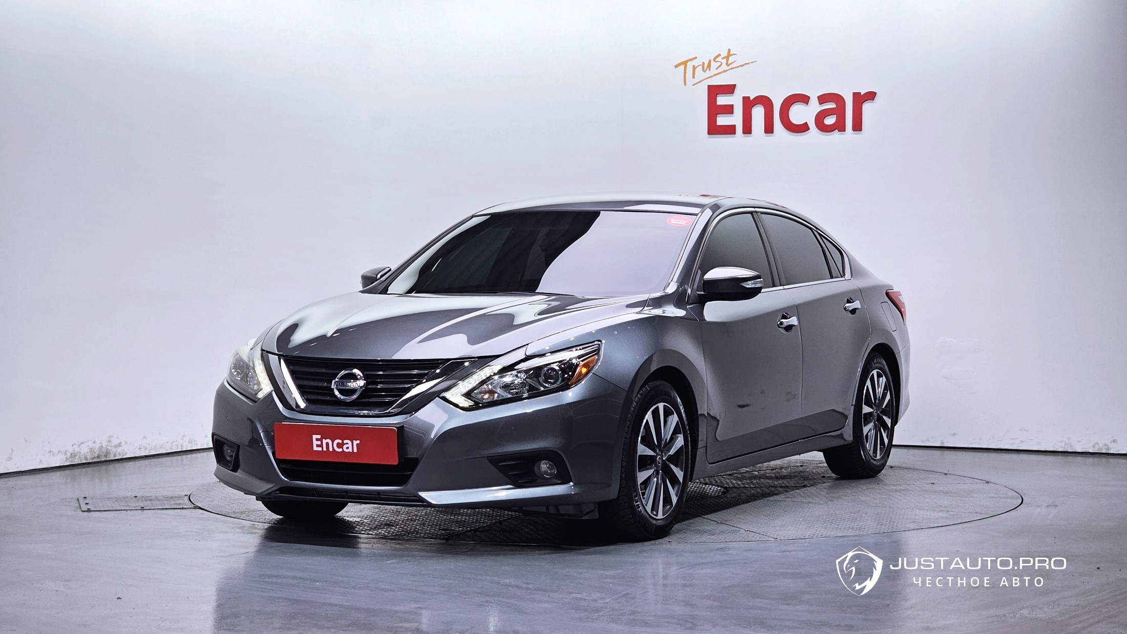 Автомобиль Nissan Altima