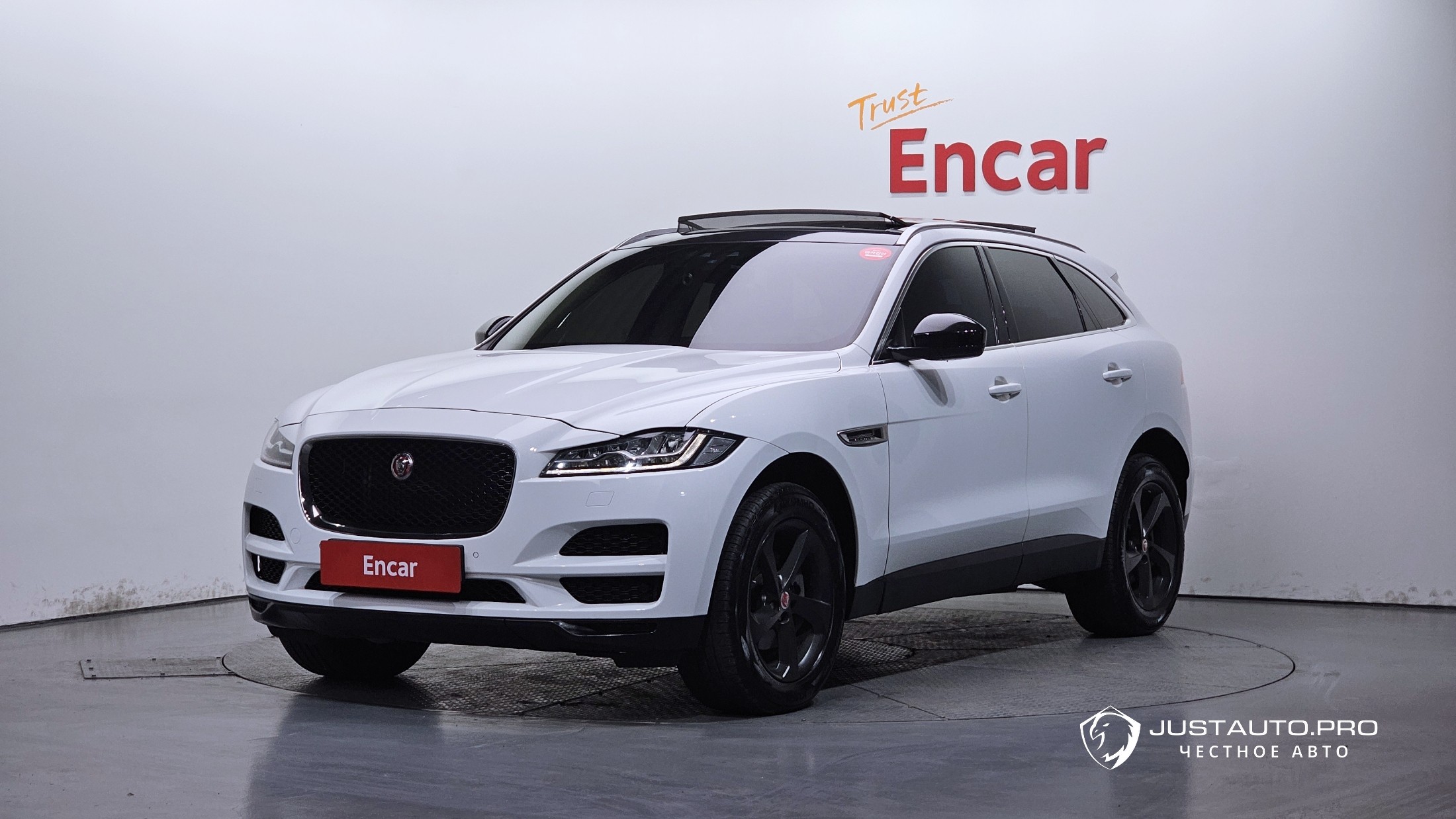 Автомобиль Jaguar F-PACE