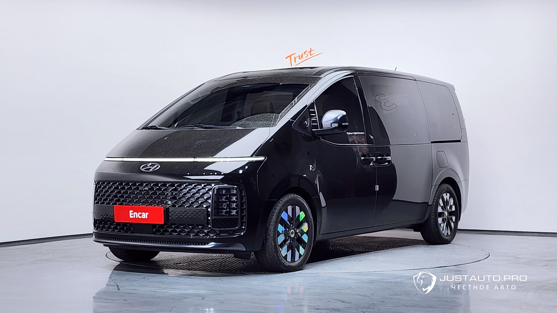 Автомобиль Hyundai Staria