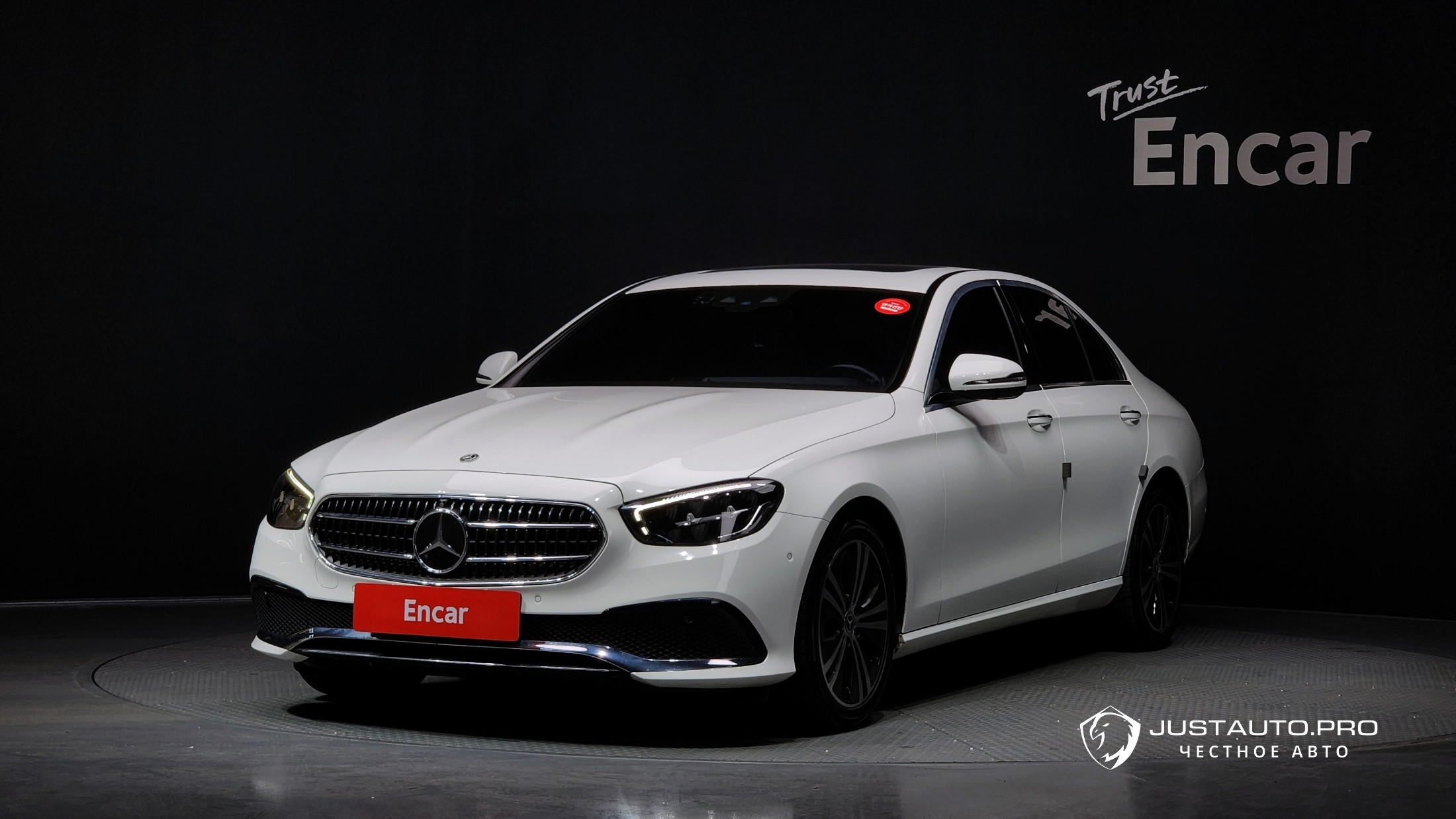Автомобиль Mercedes-Benz E-Class