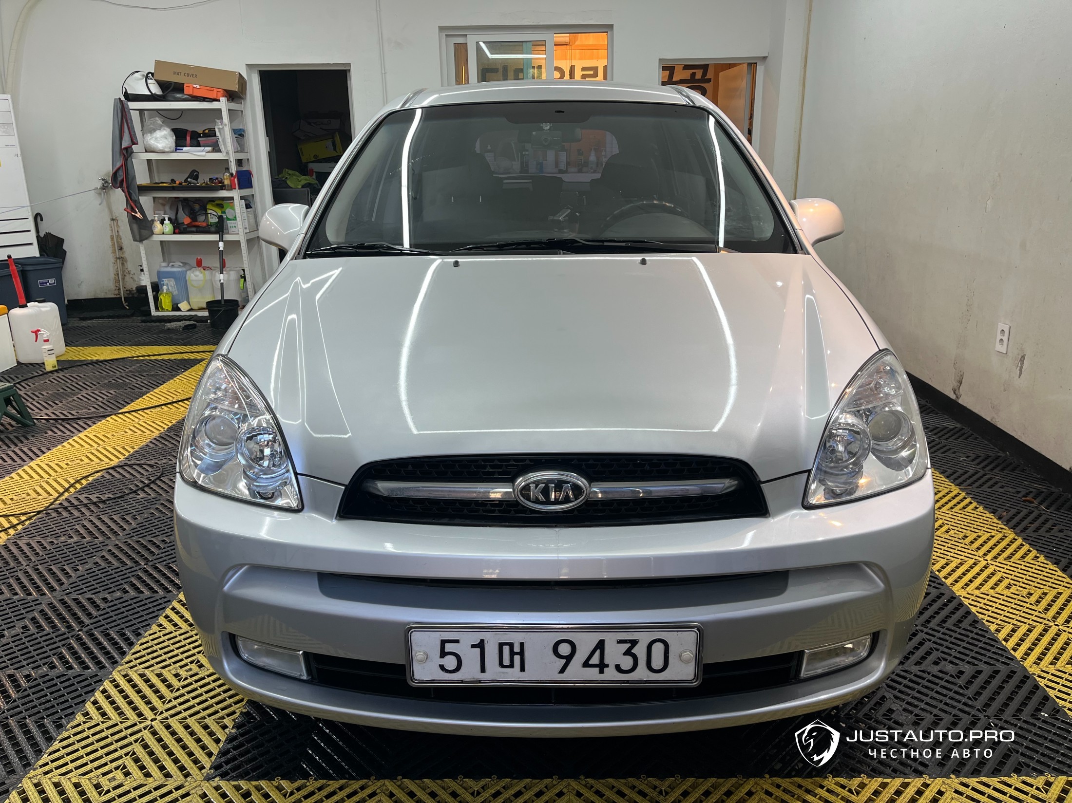 Автомобиль Kia Carens