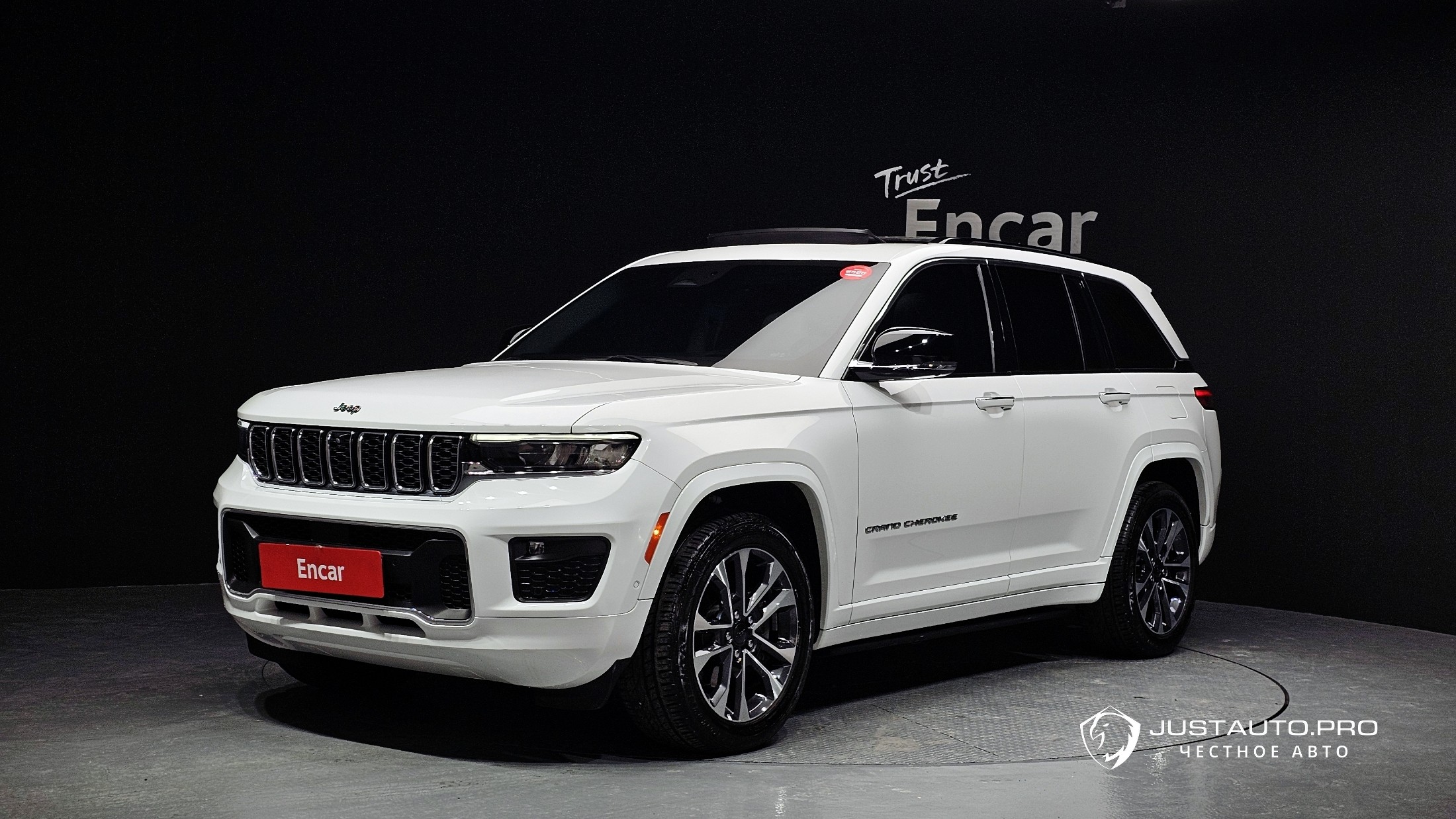 Автомобиль Jeep Cherokee