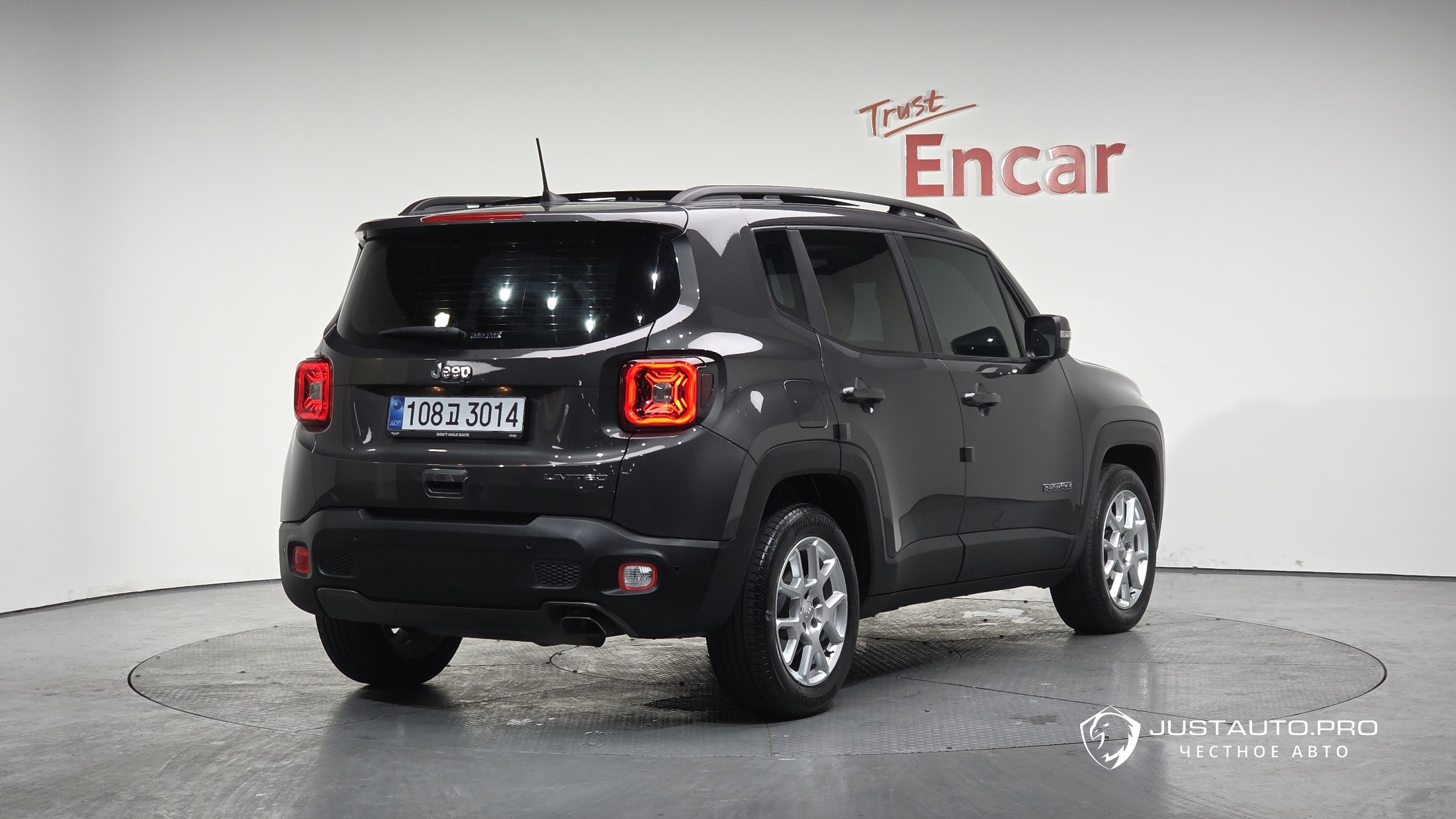 Автомобиль Jeep Renegade
