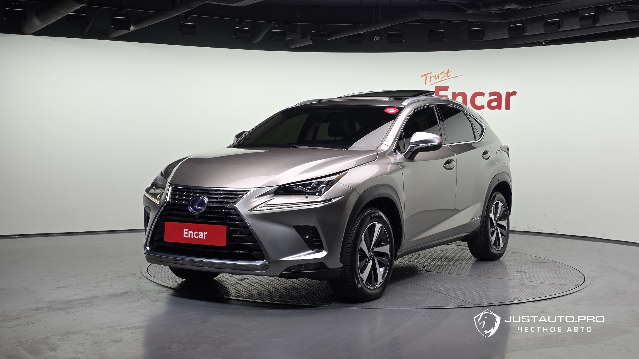 Автомобиль Lexus NX