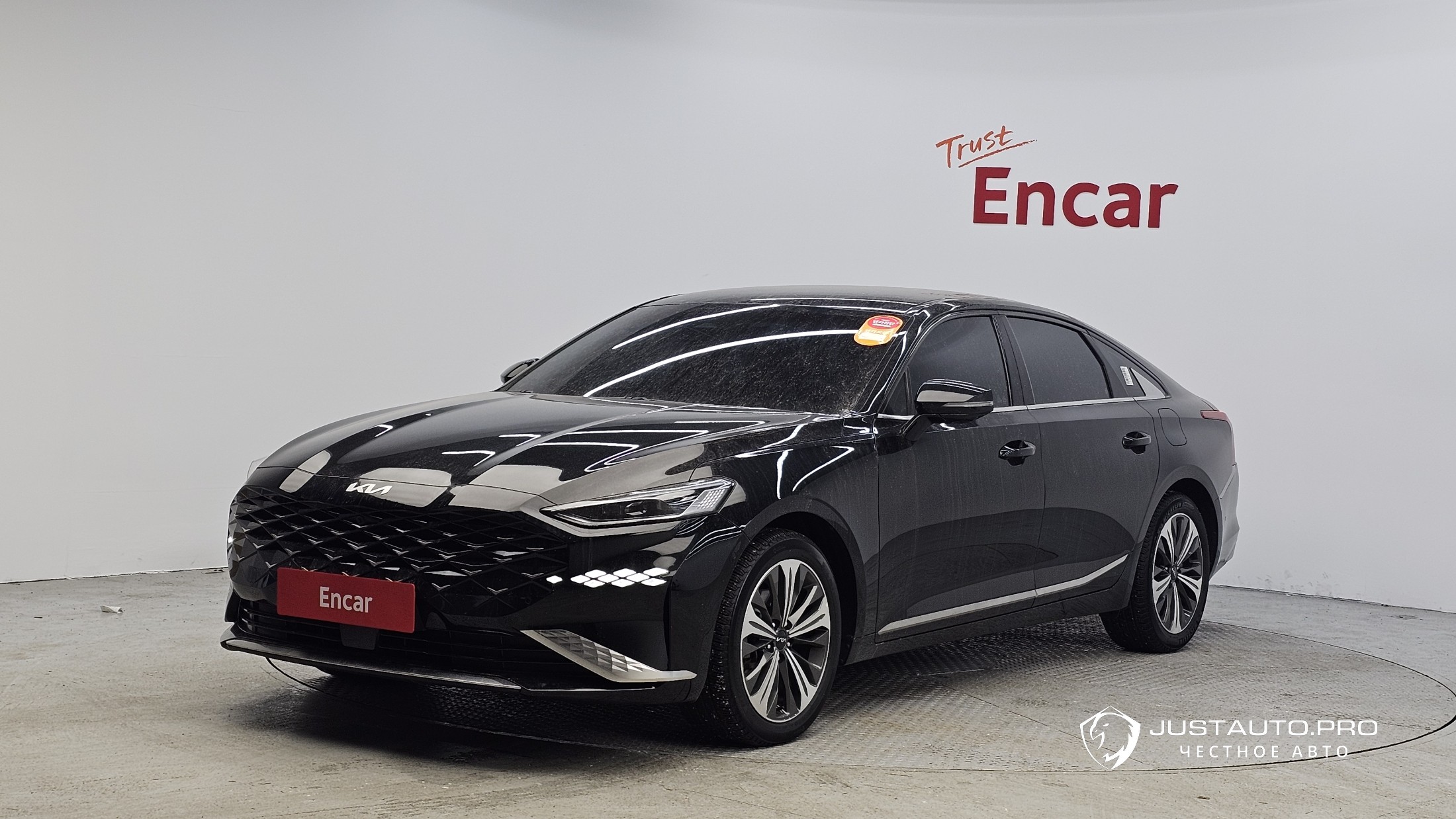 Автомобиль Kia K8