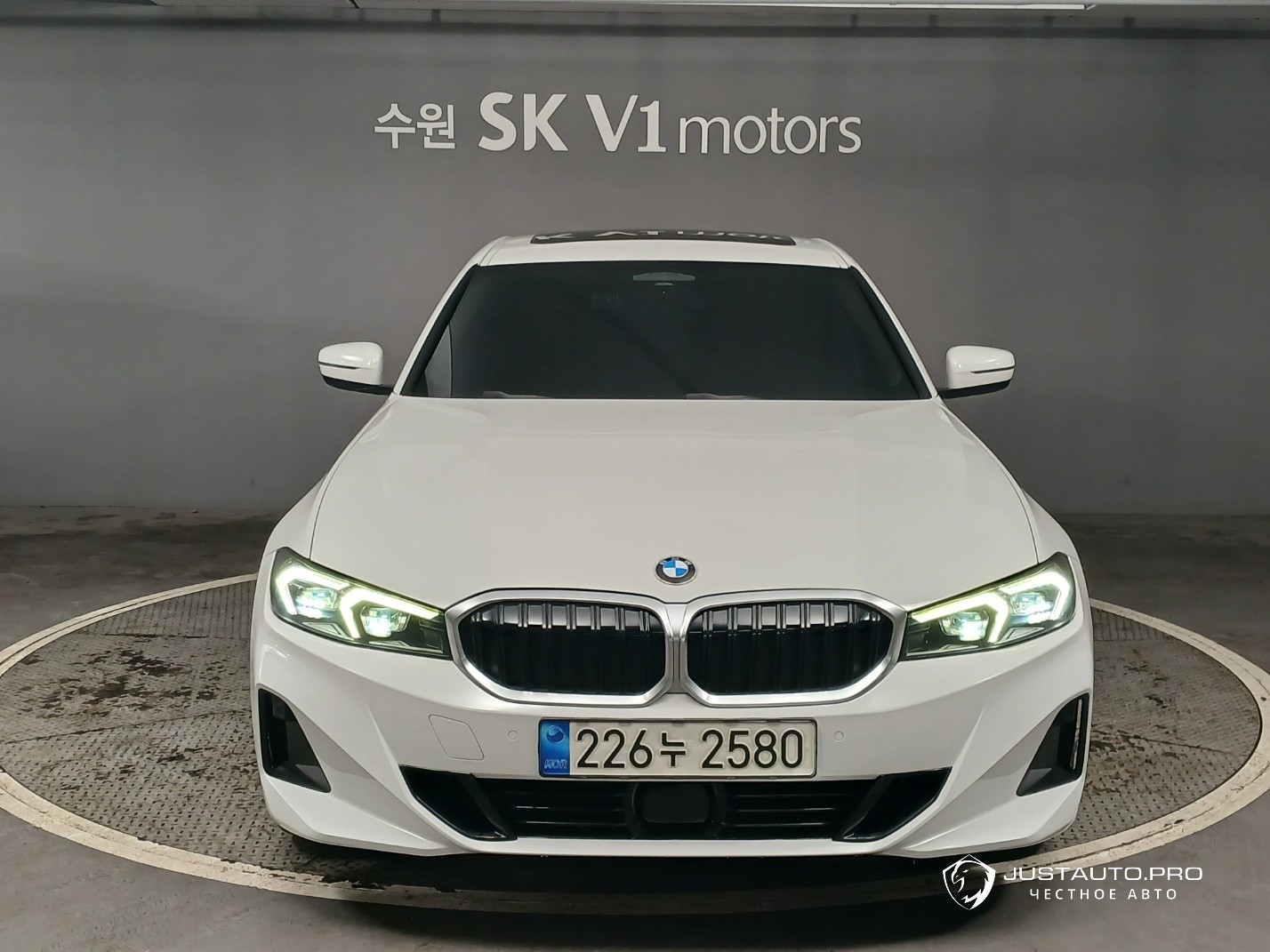 Автомобиль BMW 3-Series