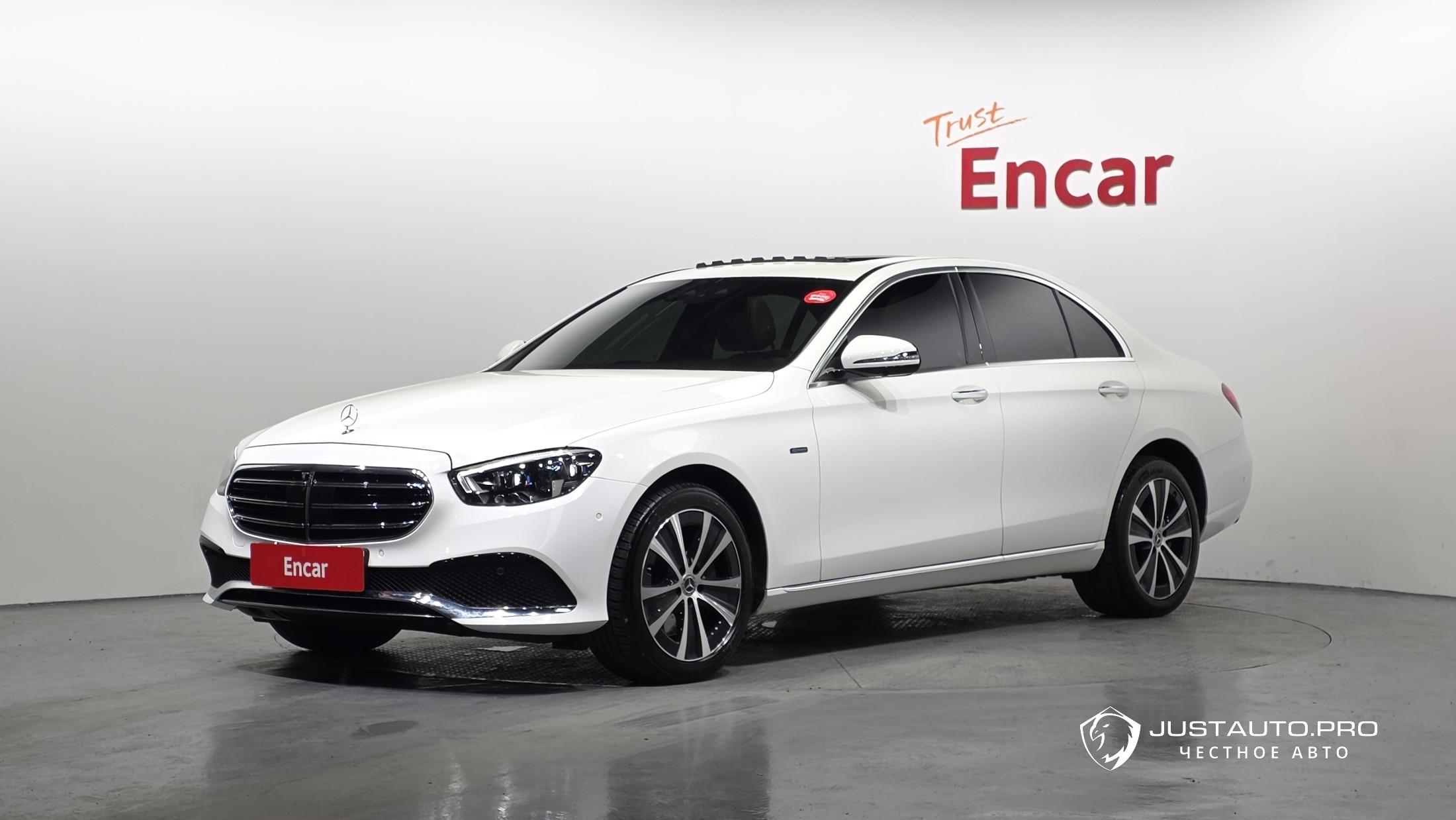 Автомобиль Mercedes-Benz E-Class