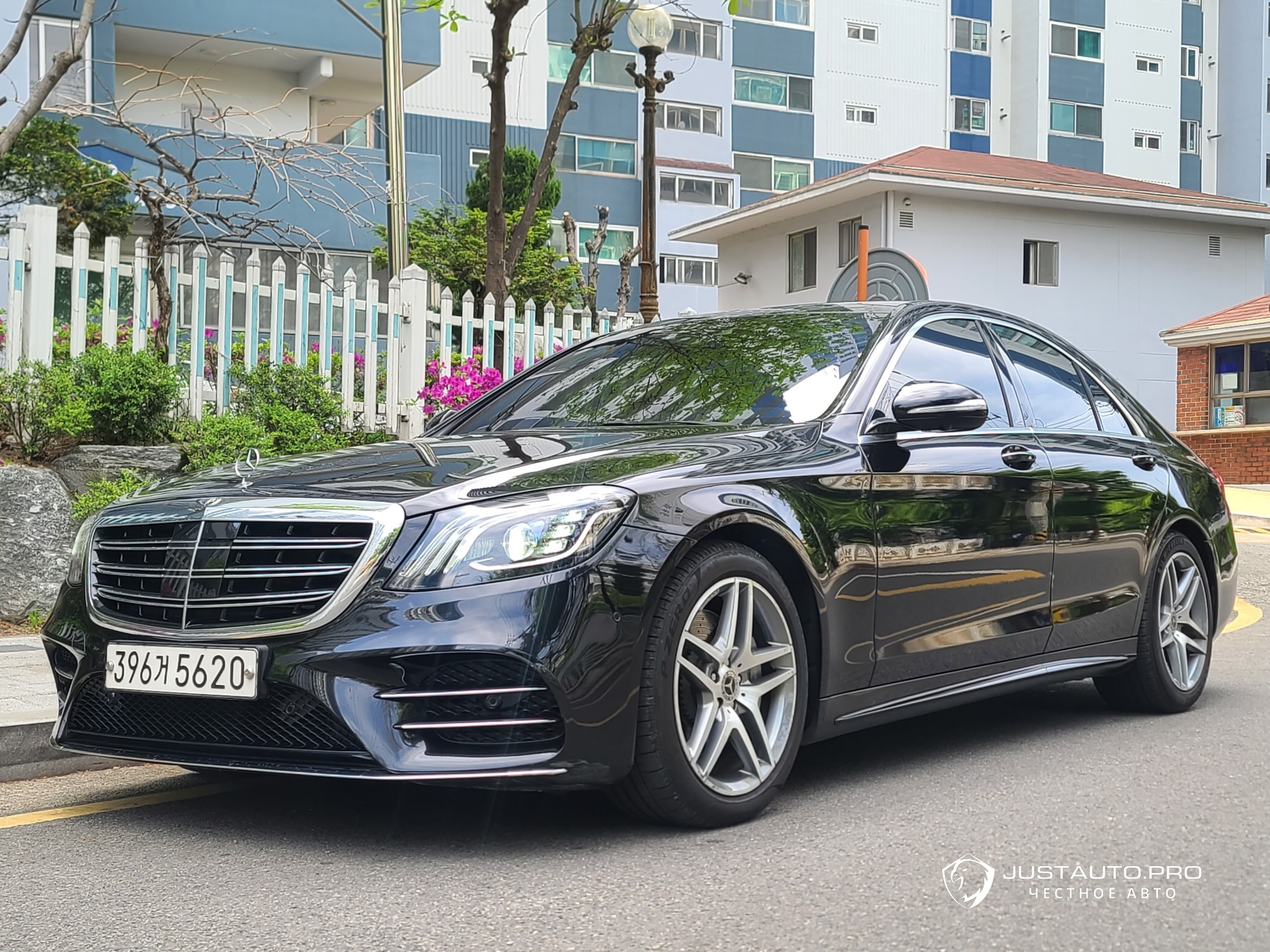 Автомобиль Mercedes-Benz S-Class