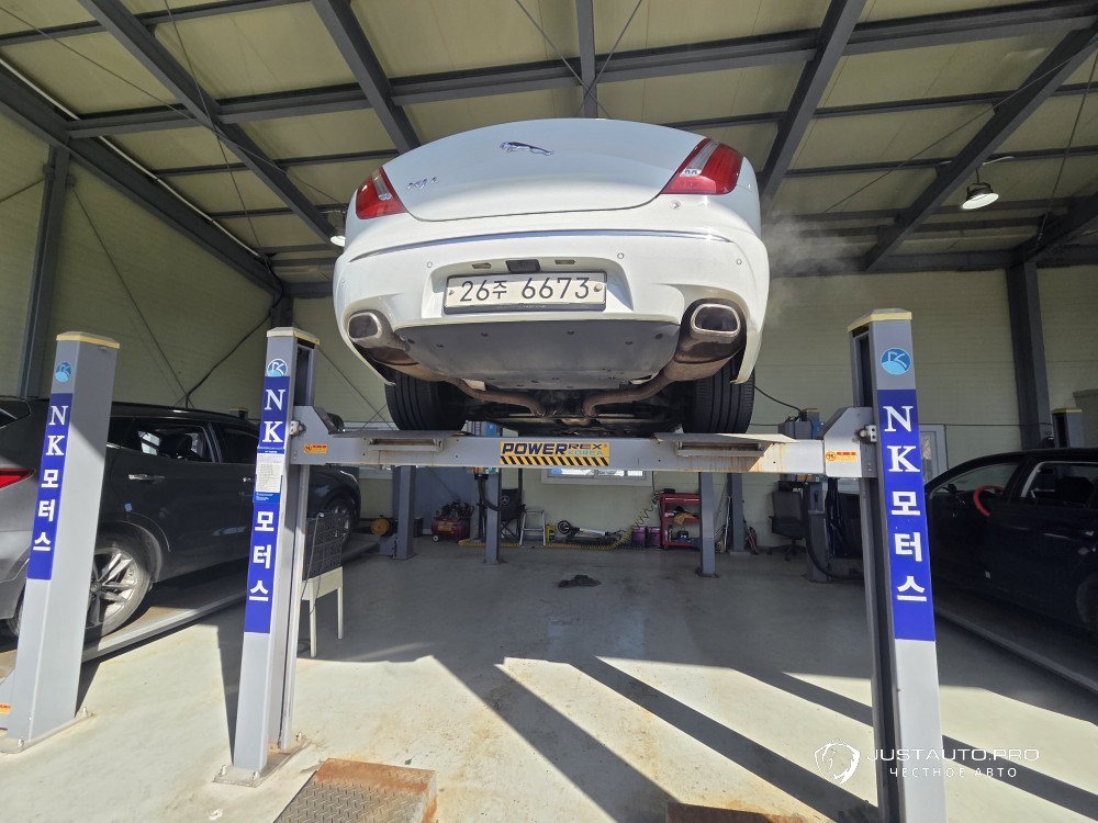 Автомобиль Jaguar XJ