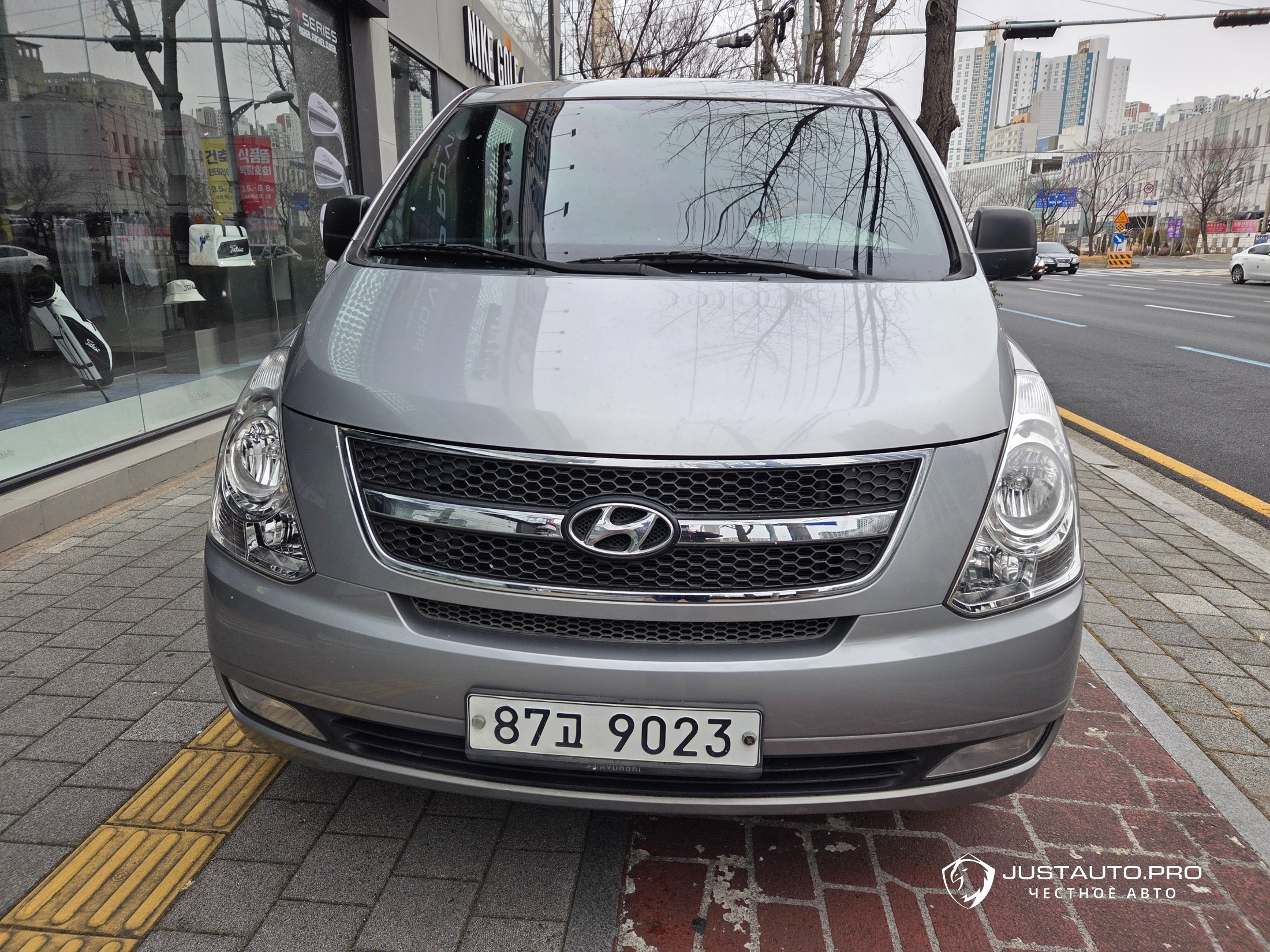 Автомобиль Hyundai Starex
