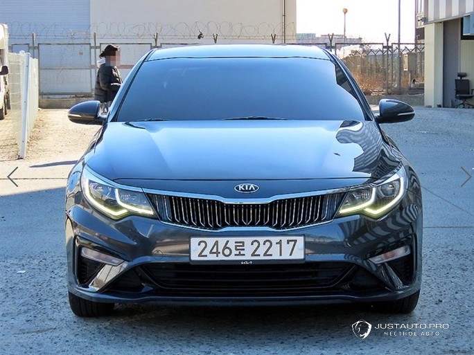 Автомобиль Kia K5
