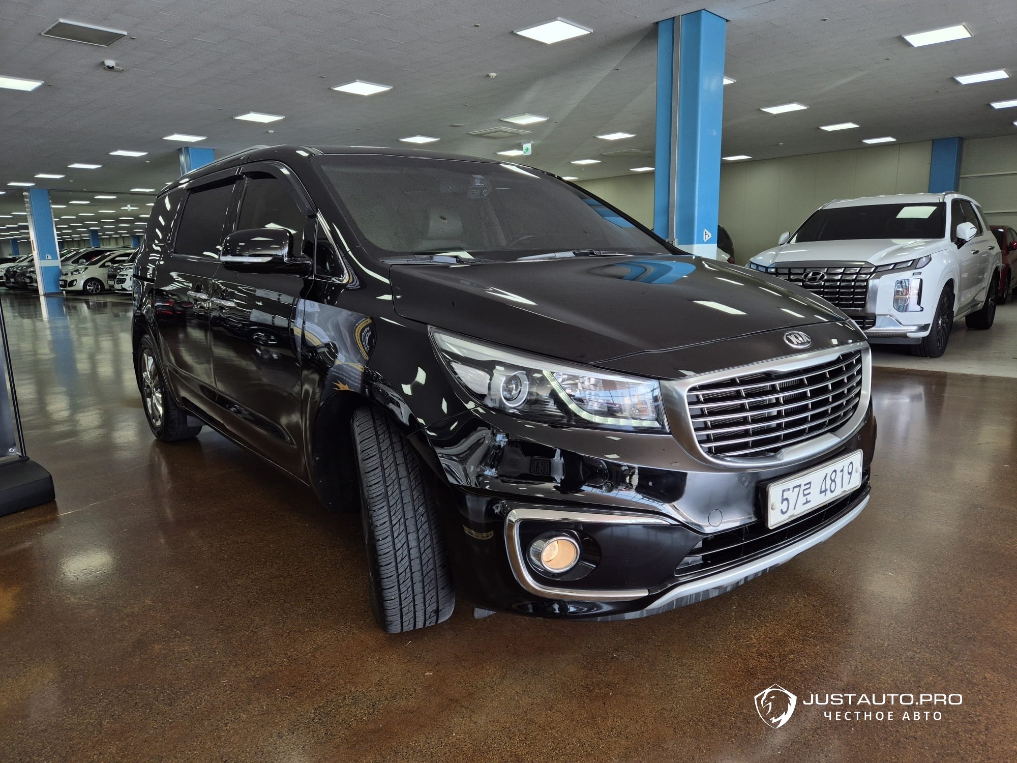 Автомобиль Kia Canival