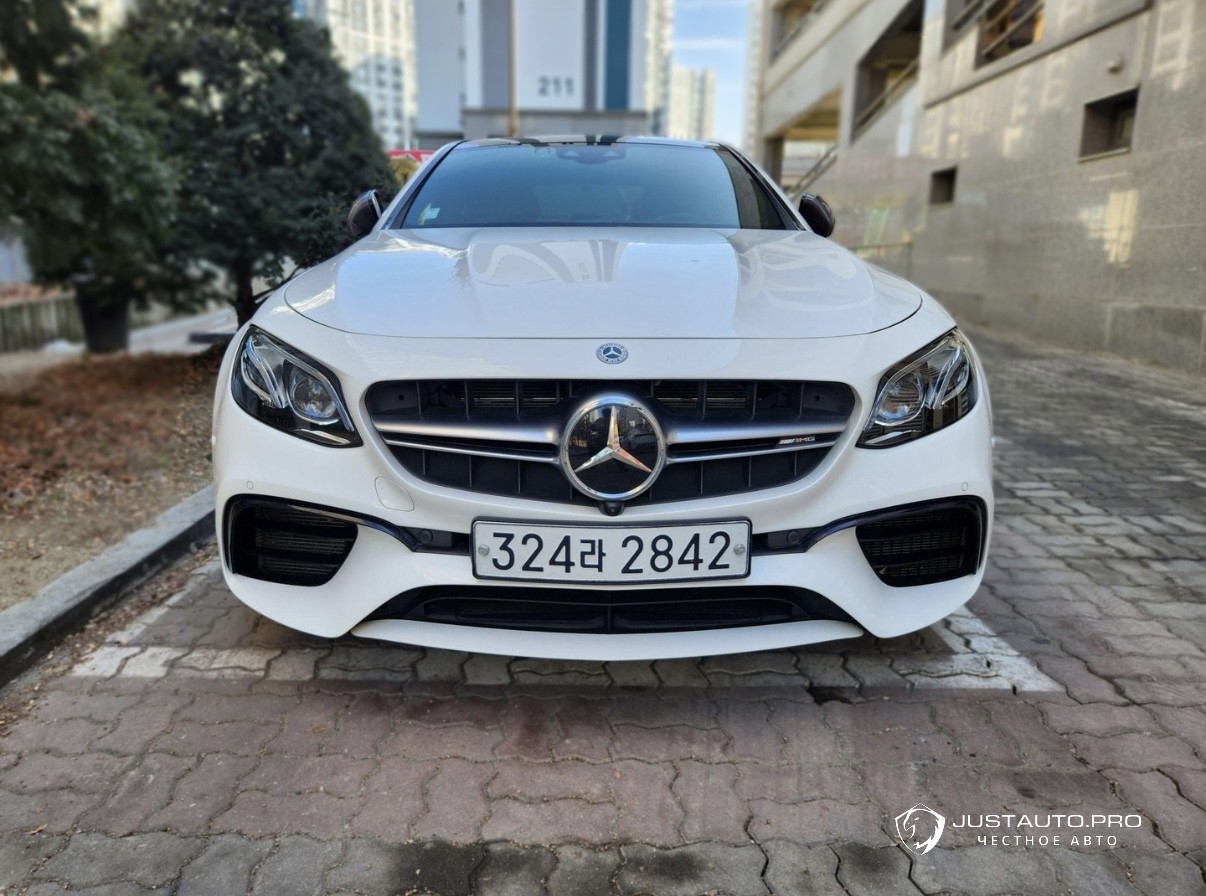 Автомобиль Mercedes-Benz E-Class