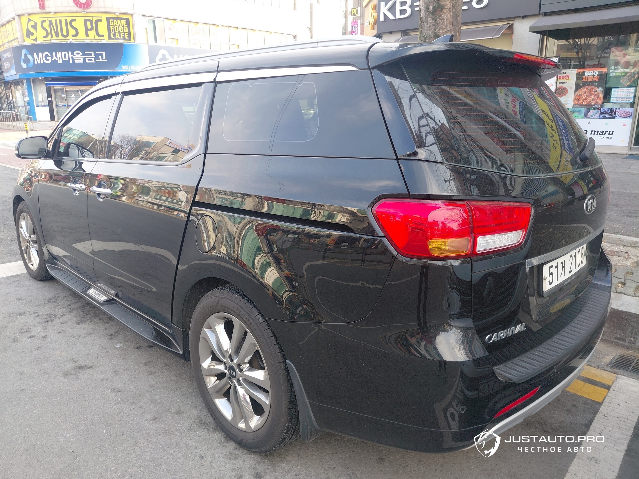 Автомобиль Kia Canival