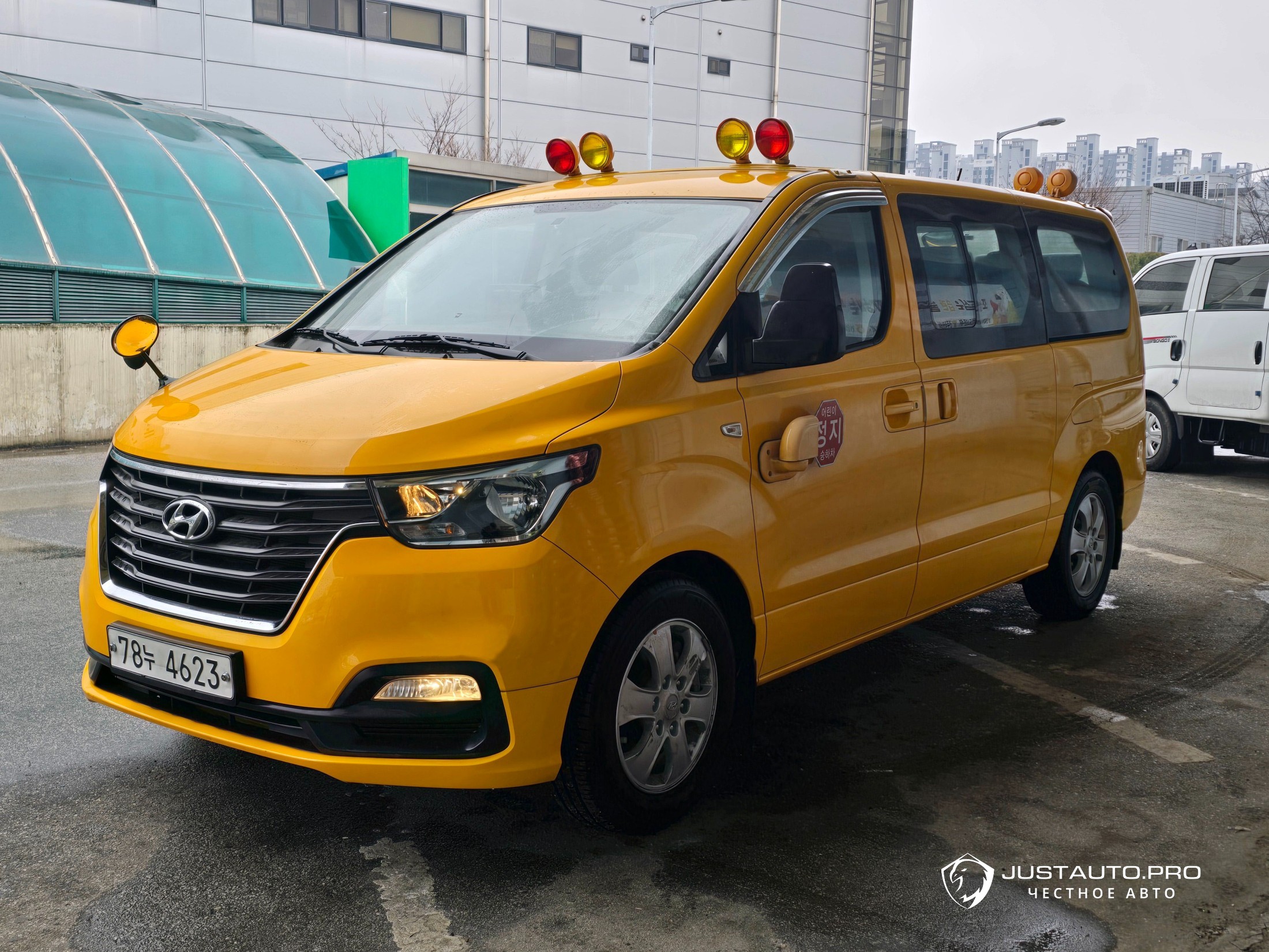 Автомобиль Hyundai Starex