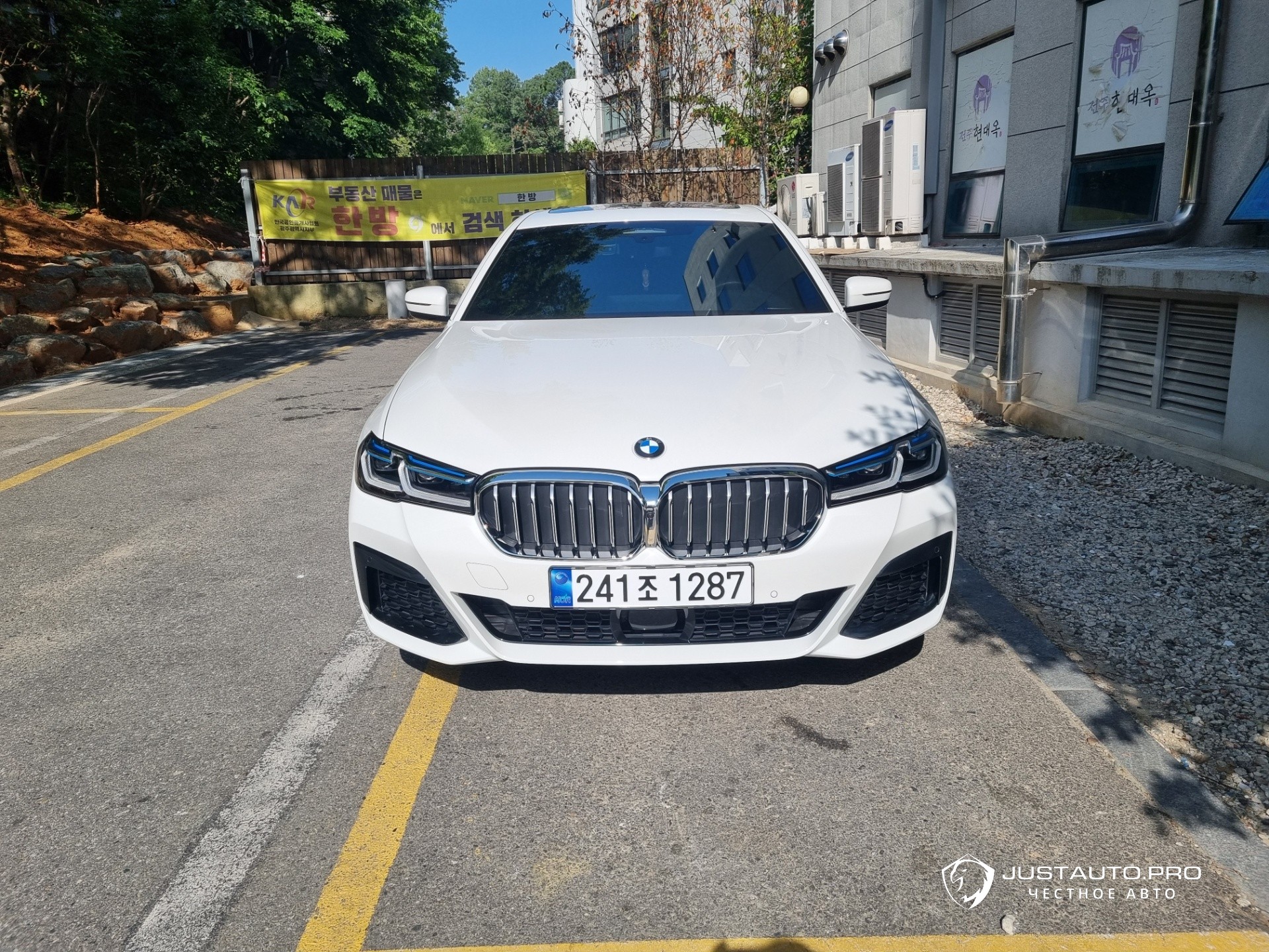 Автомобиль BMW 5-Series