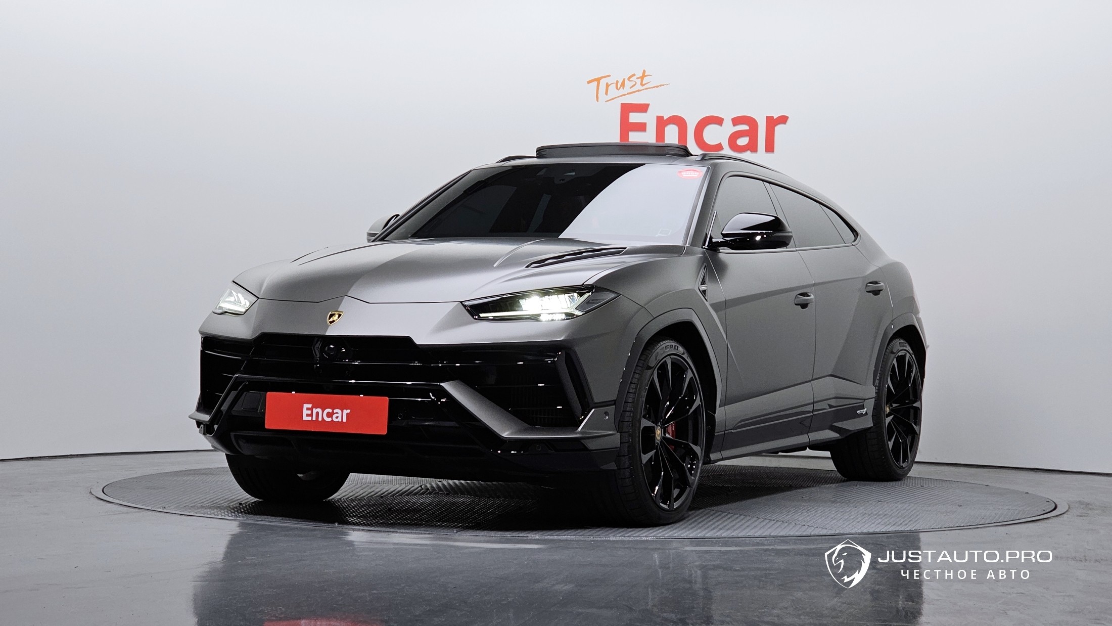 Автомобиль Lamborghini Urus