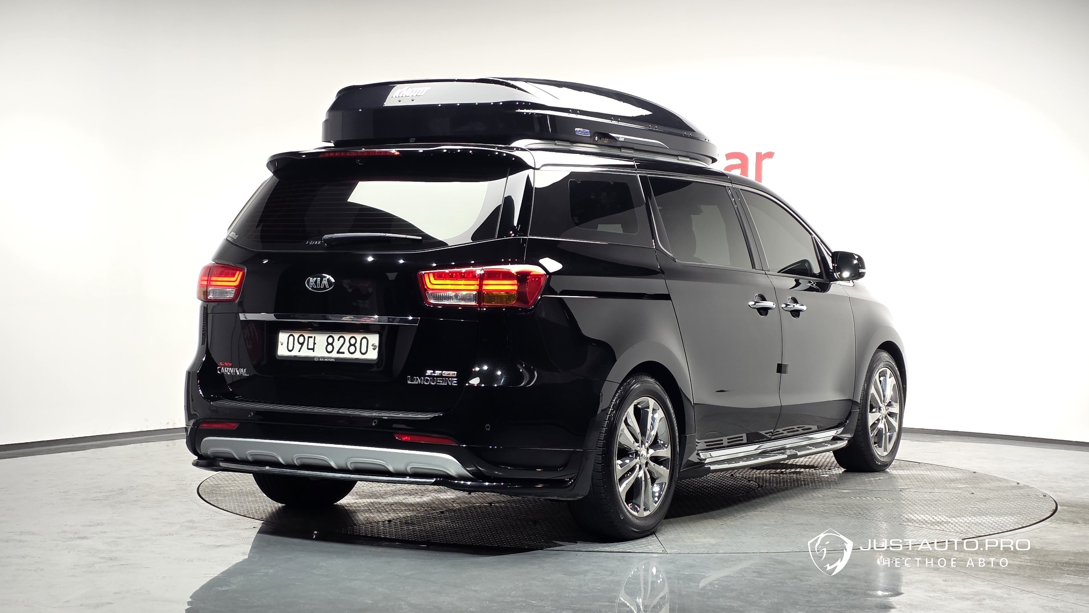 Автомобиль Kia Canival