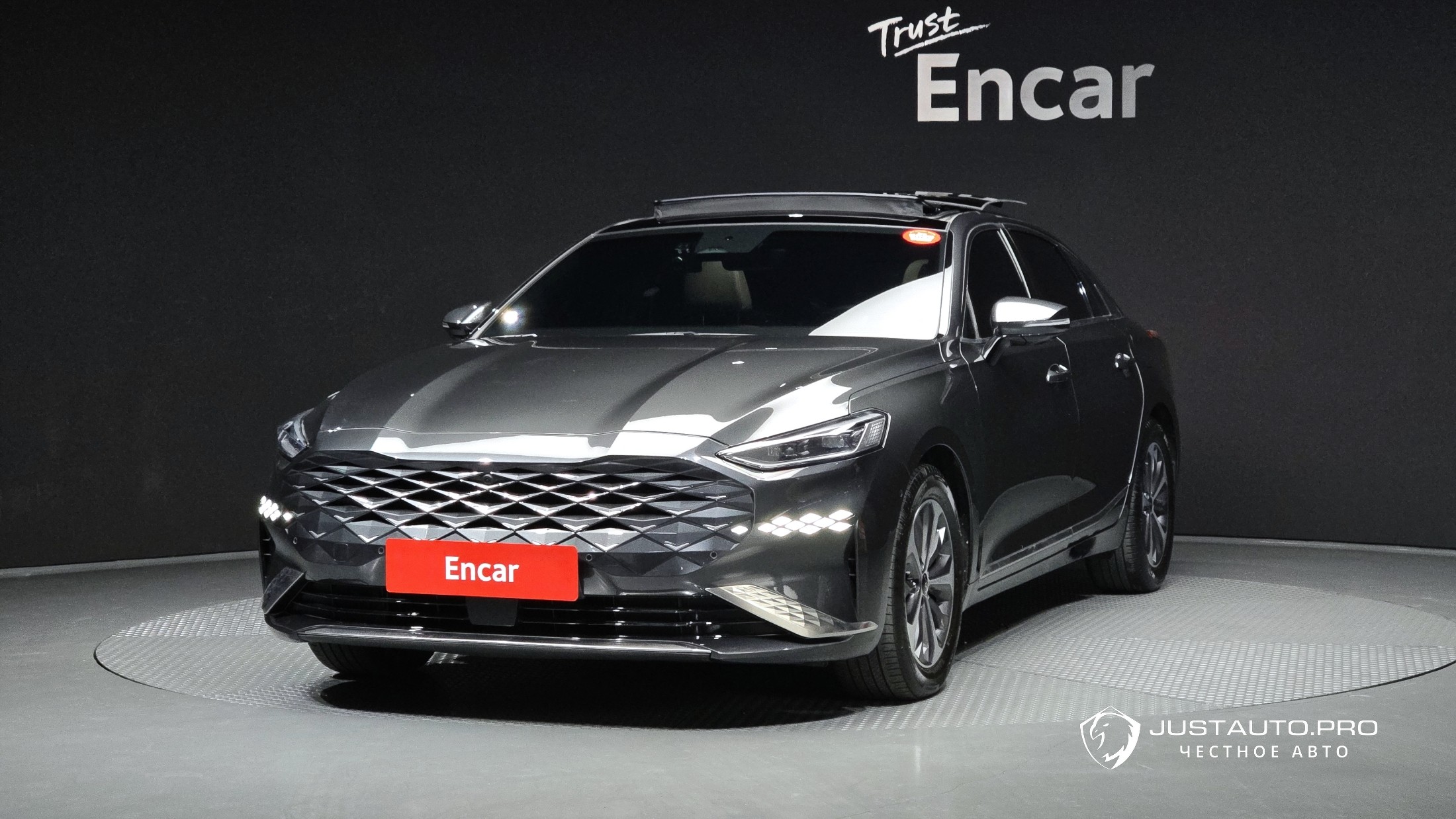 Автомобиль Kia K8