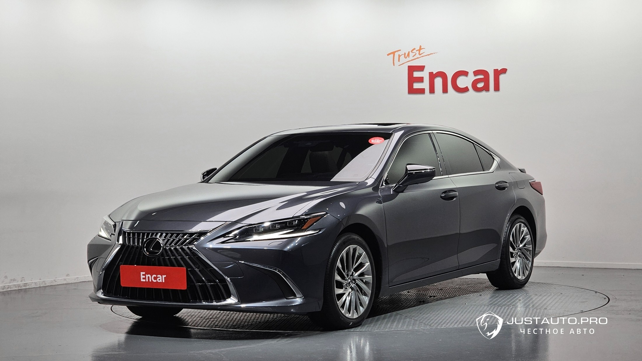 Автомобиль Lexus ES