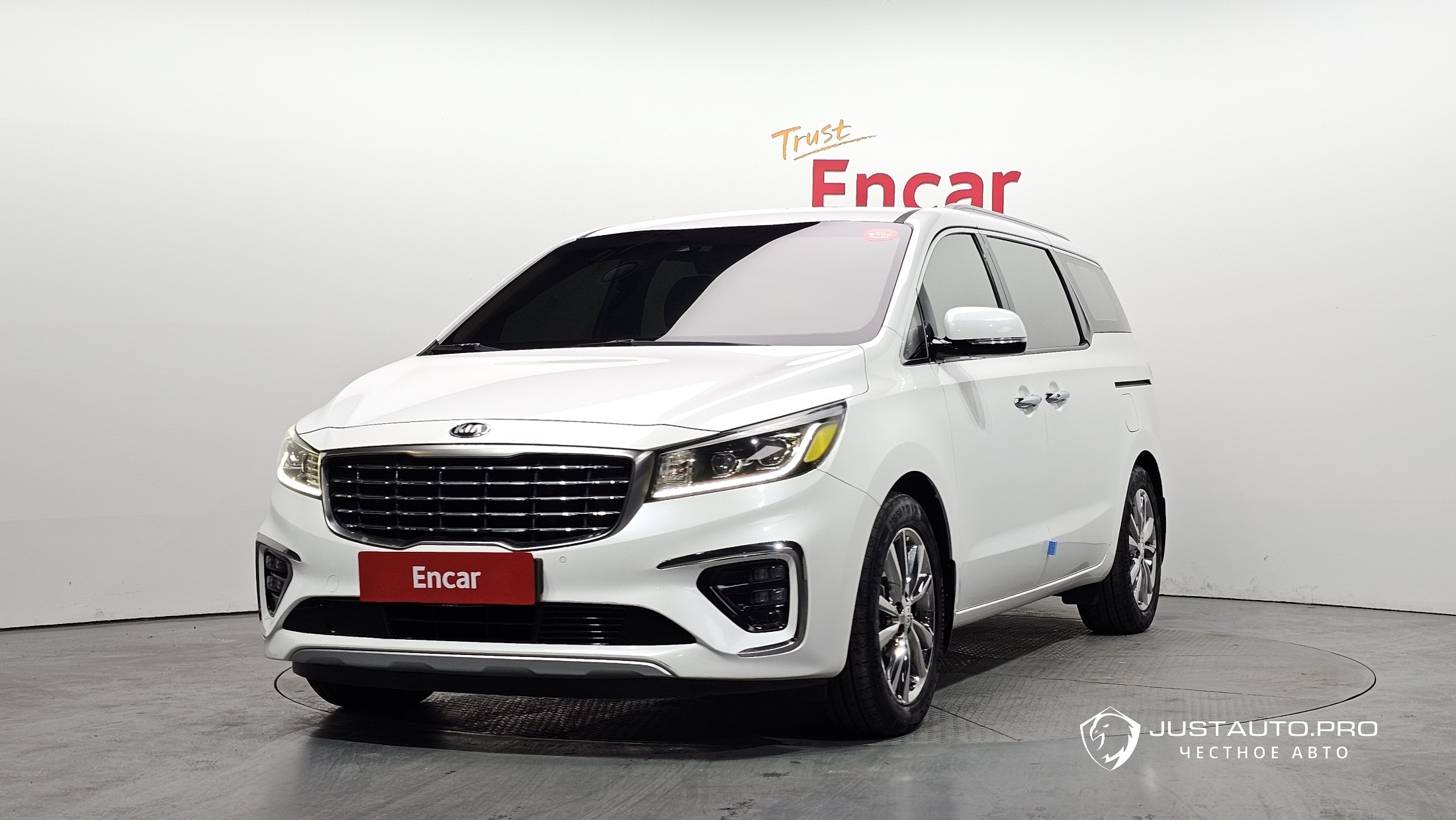 Автомобиль Kia Canival