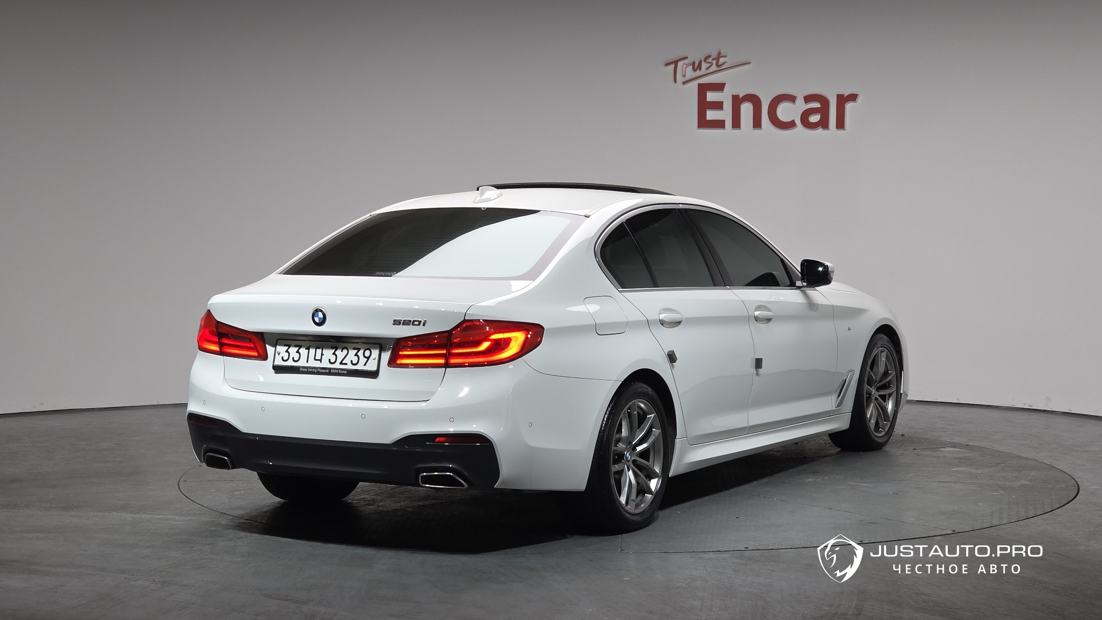 Автомобиль BMW 5-Series