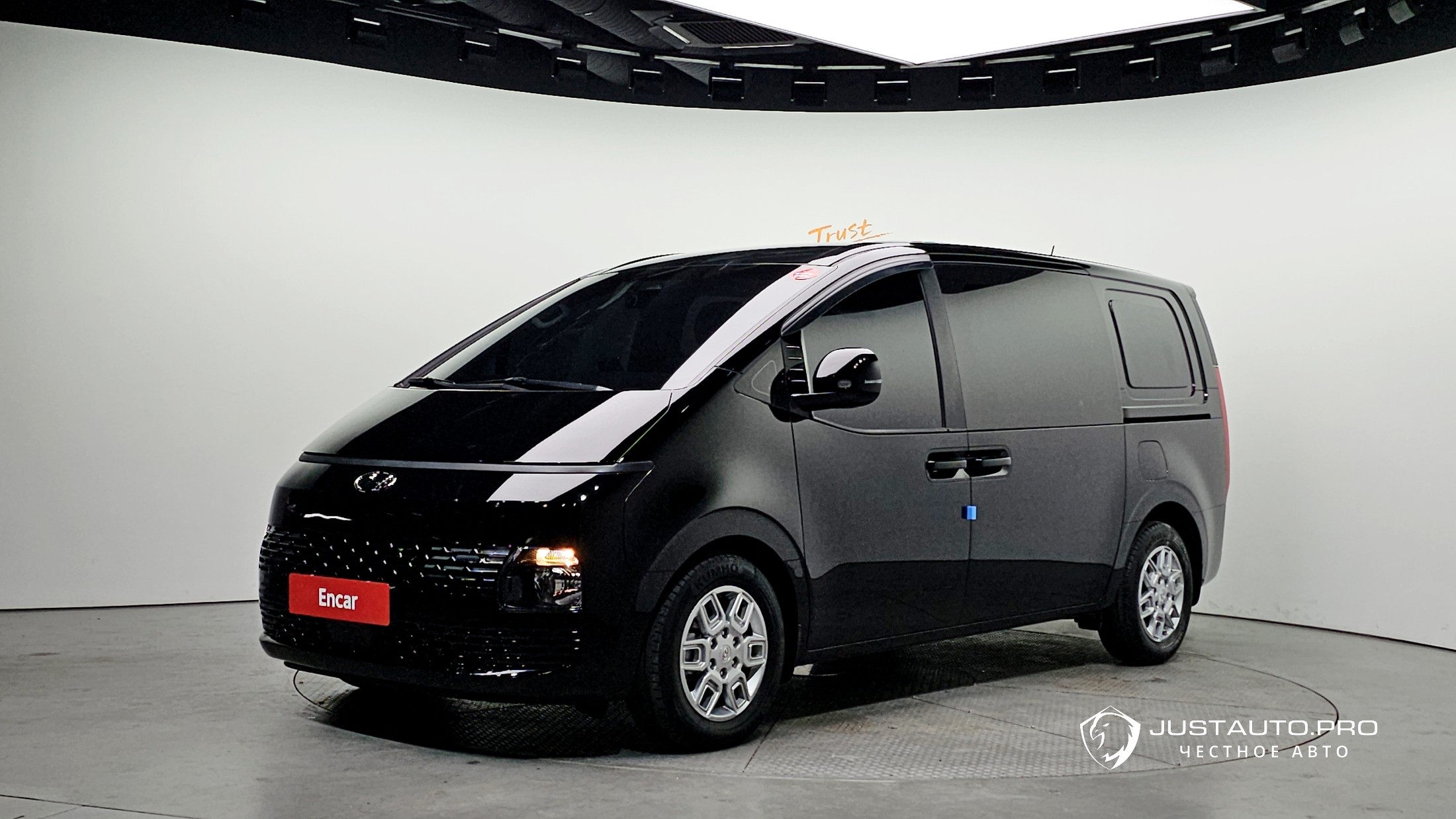 Автомобиль Hyundai Staria