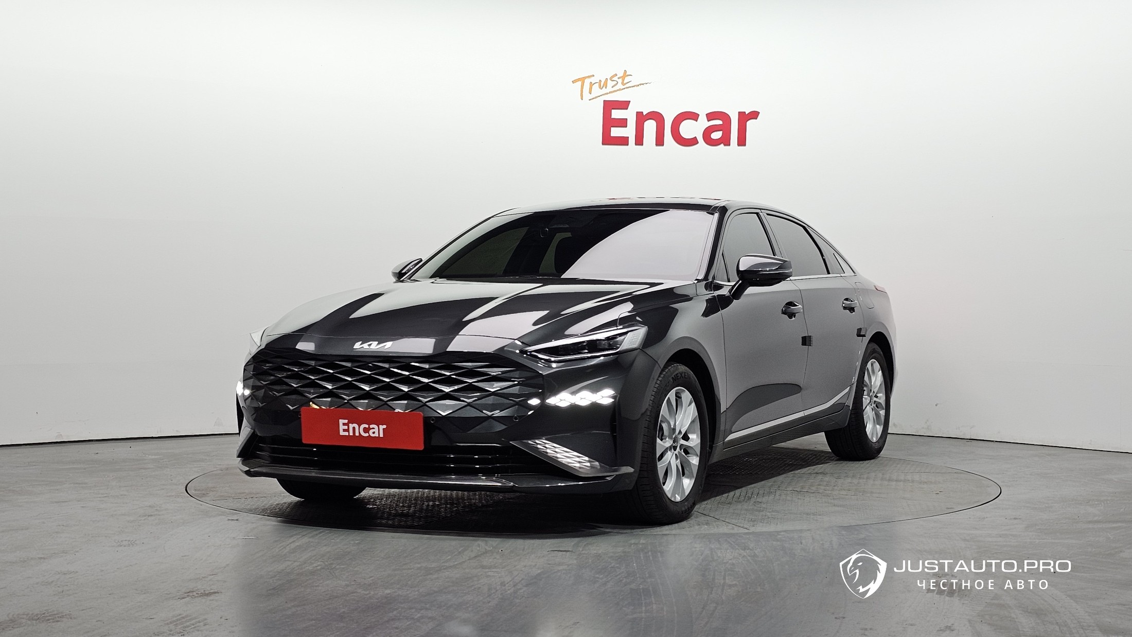 Автомобиль Kia K8
