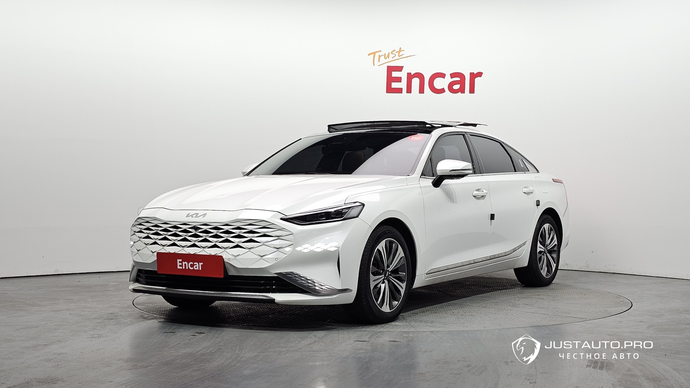 Автомобиль Kia K8