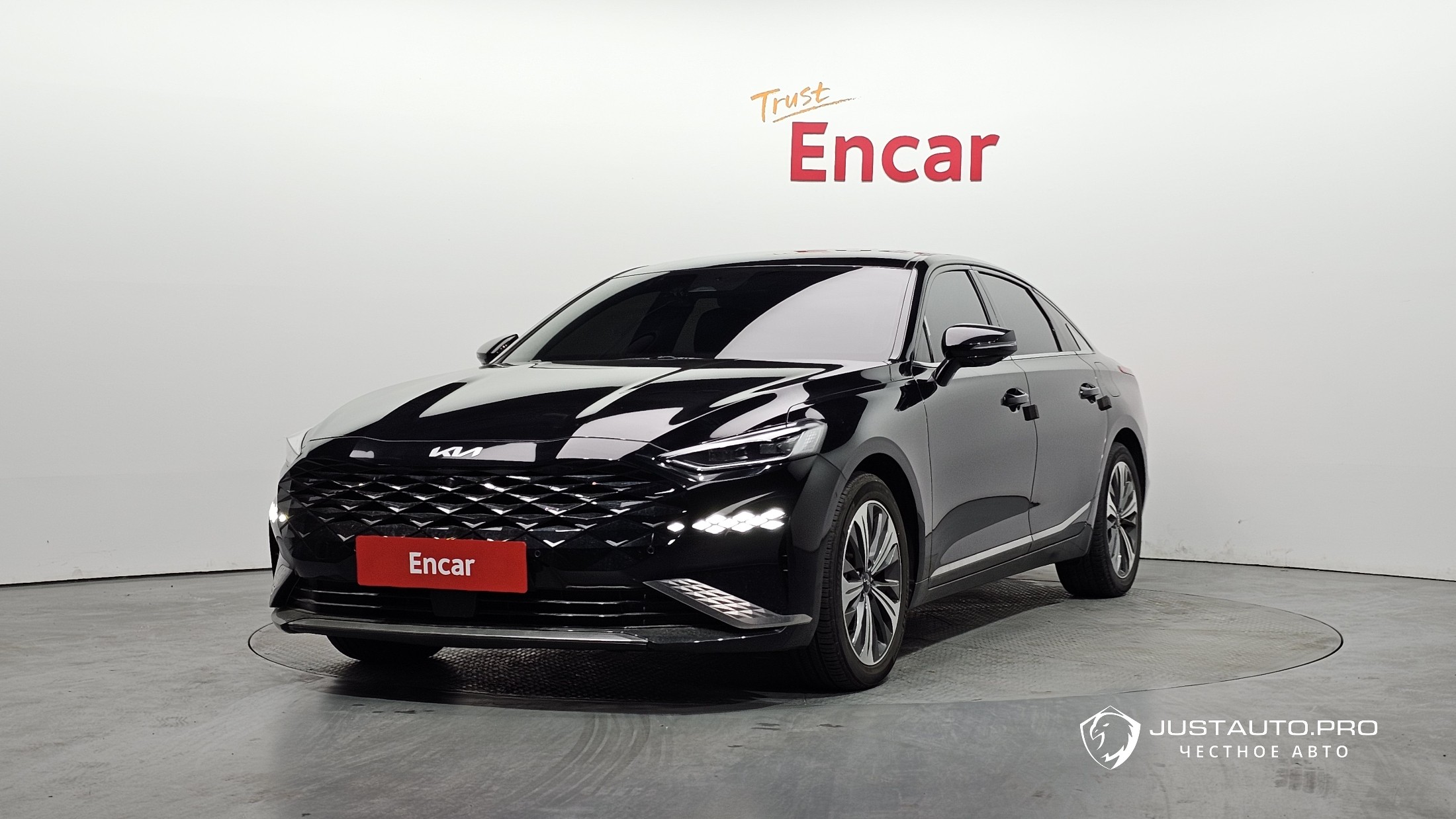 Автомобиль Kia K8