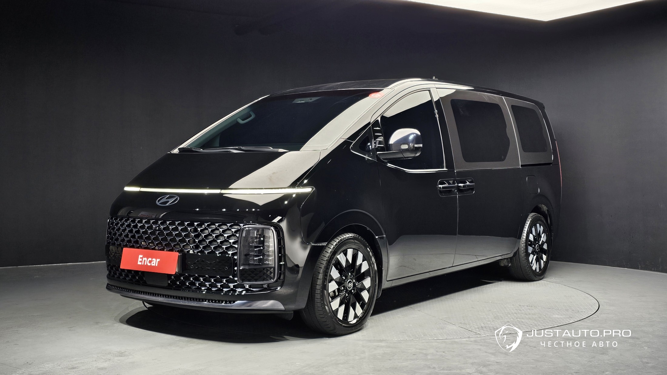 Автомобиль Hyundai Staria