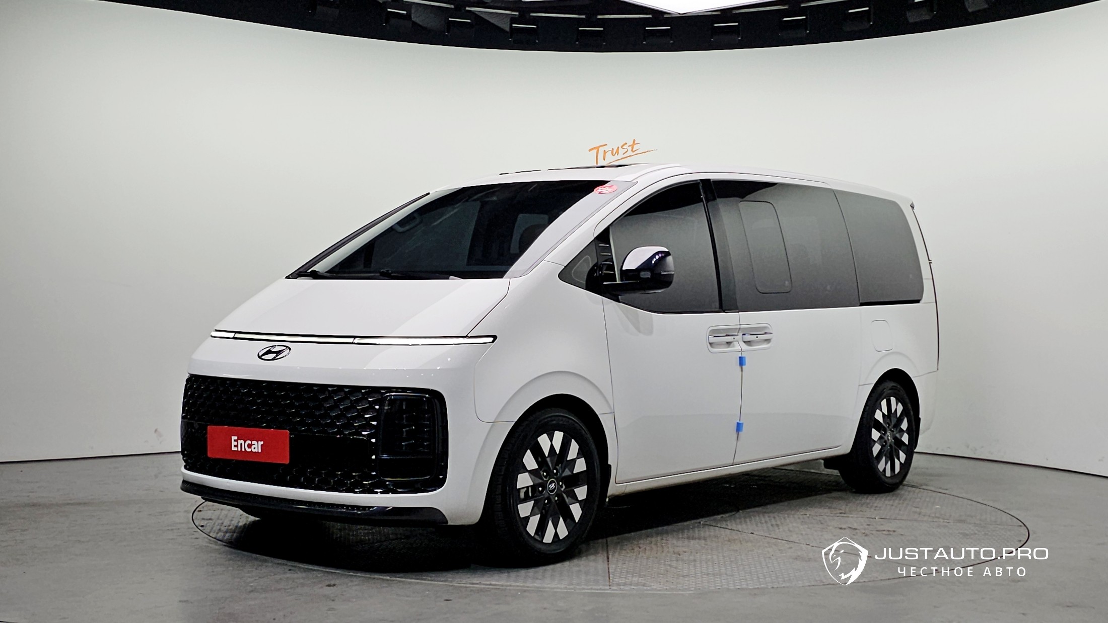 Автомобиль Hyundai Staria