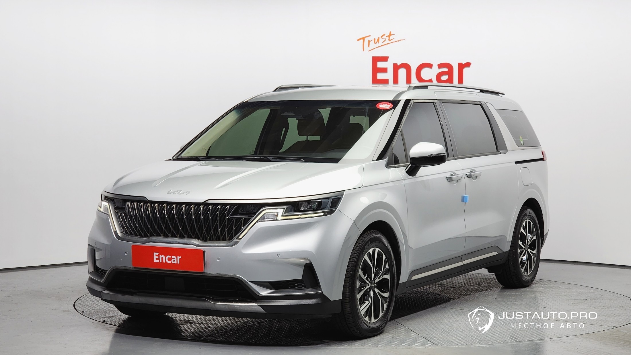 Автомобиль Kia Canival