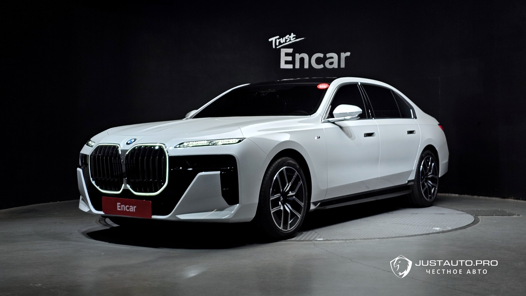 Автомобиль BMW 7-Series