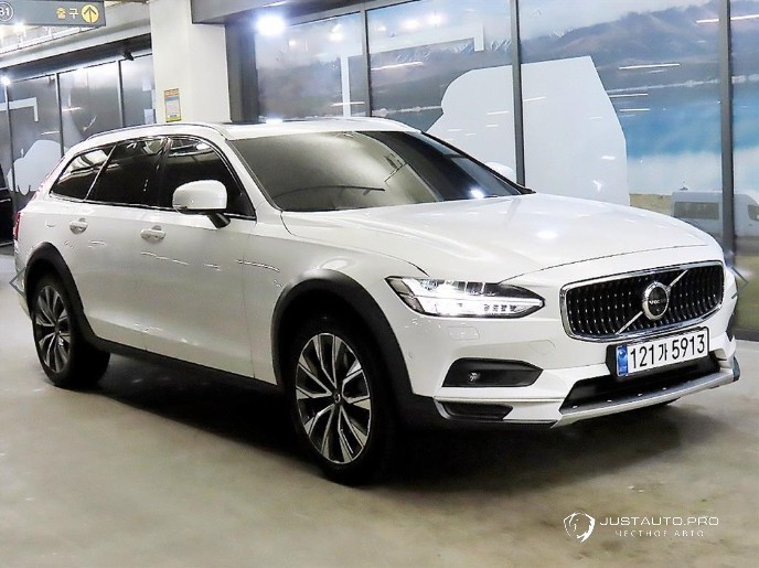 Автомобиль Volvo V90