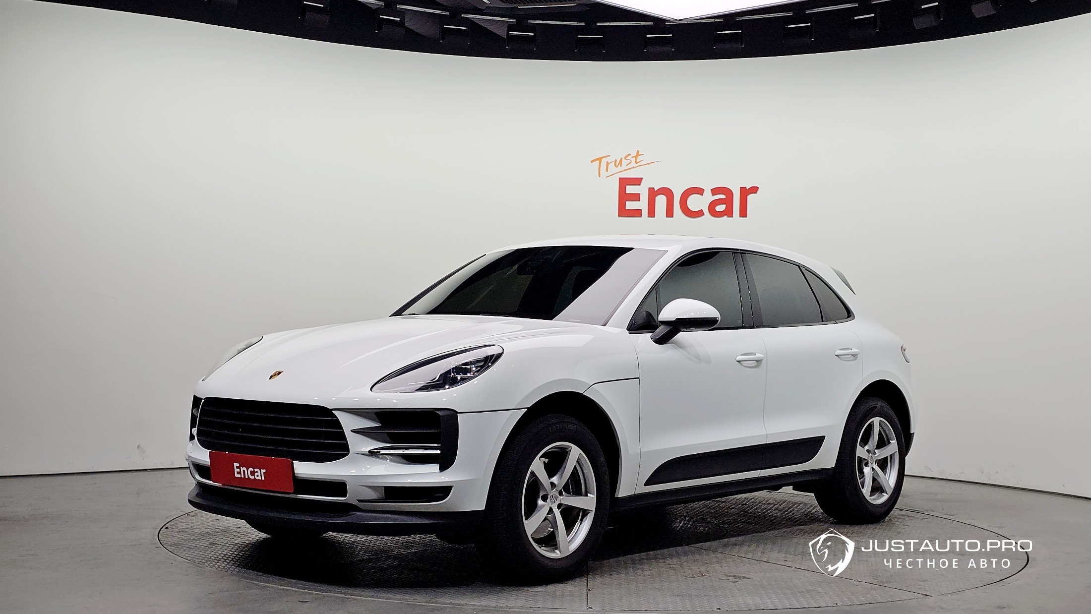 Автомобиль Porsche Macan