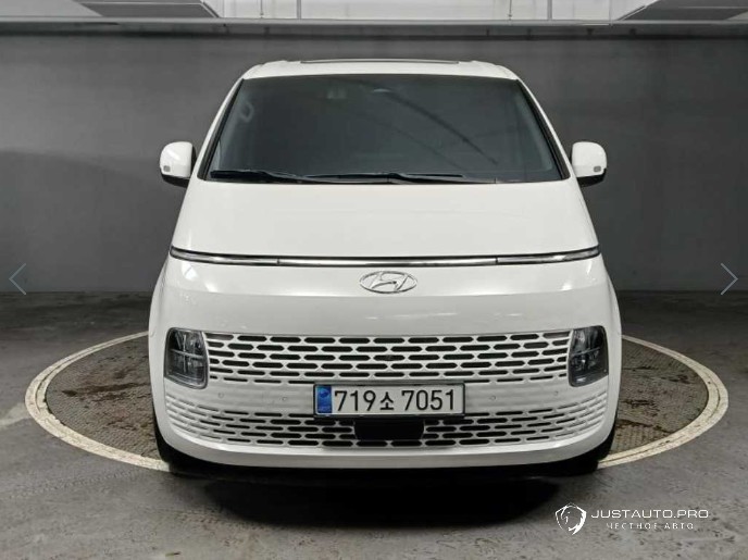 Автомобиль Hyundai Staria