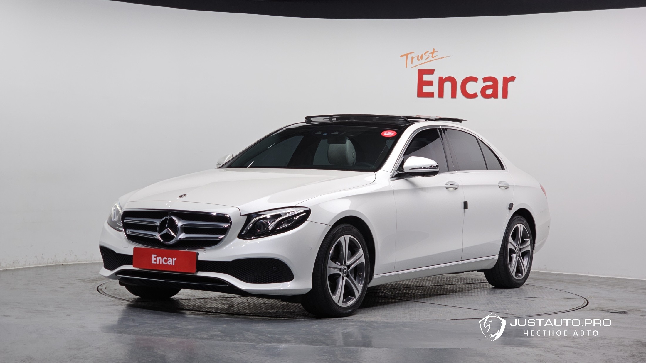 Автомобиль Mercedes-Benz E-Class