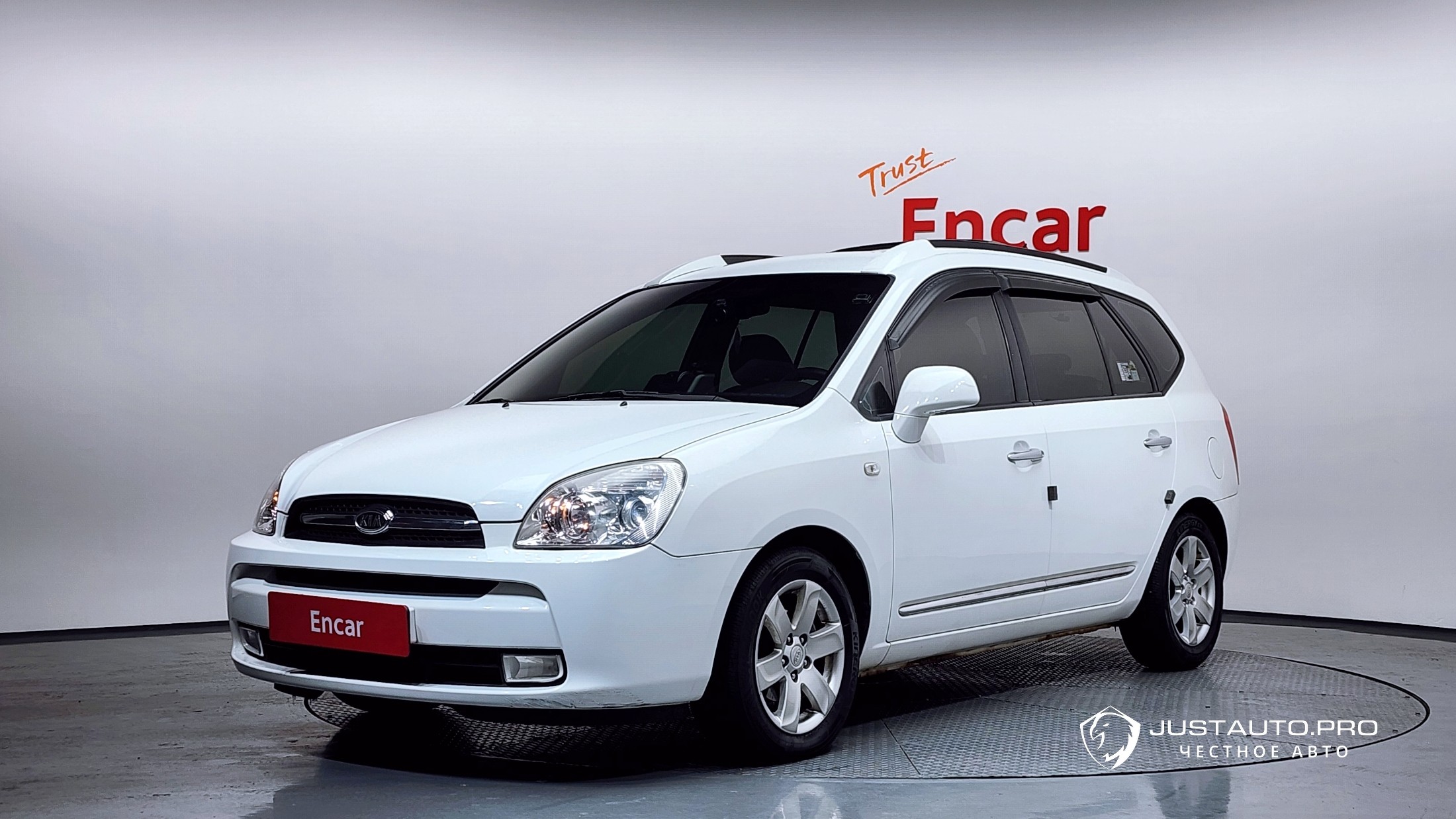 Автомобиль Kia Carens