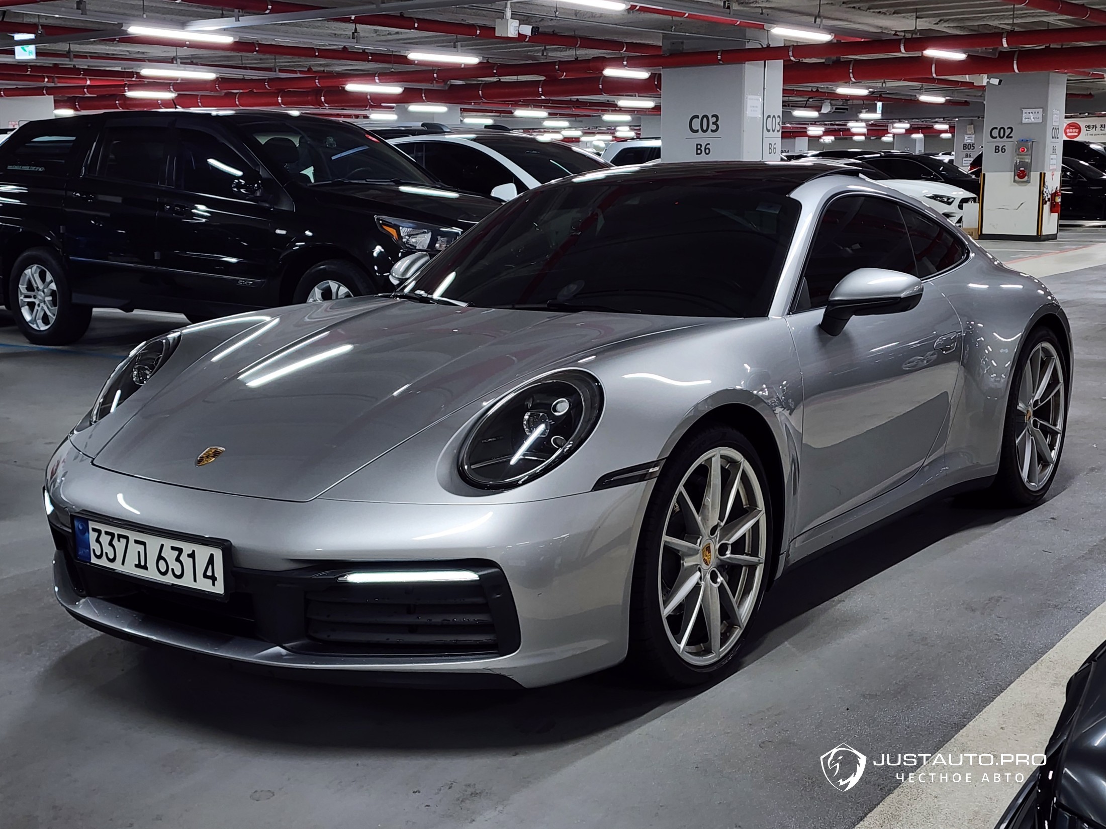 Автомобиль Porsche 911