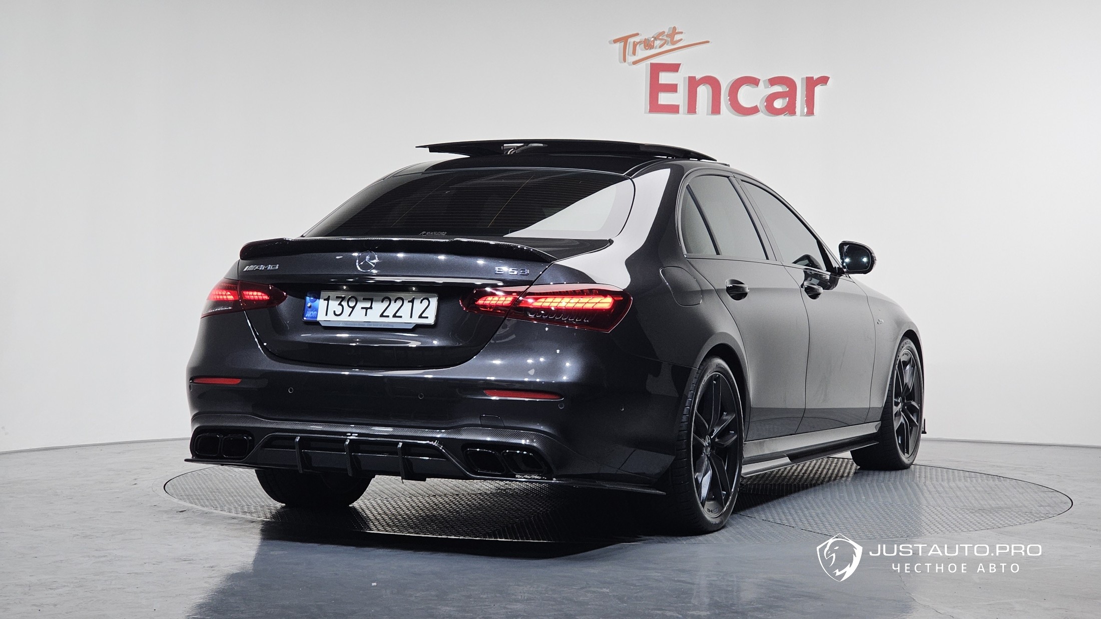 Автомобиль Mercedes-Benz E-Class